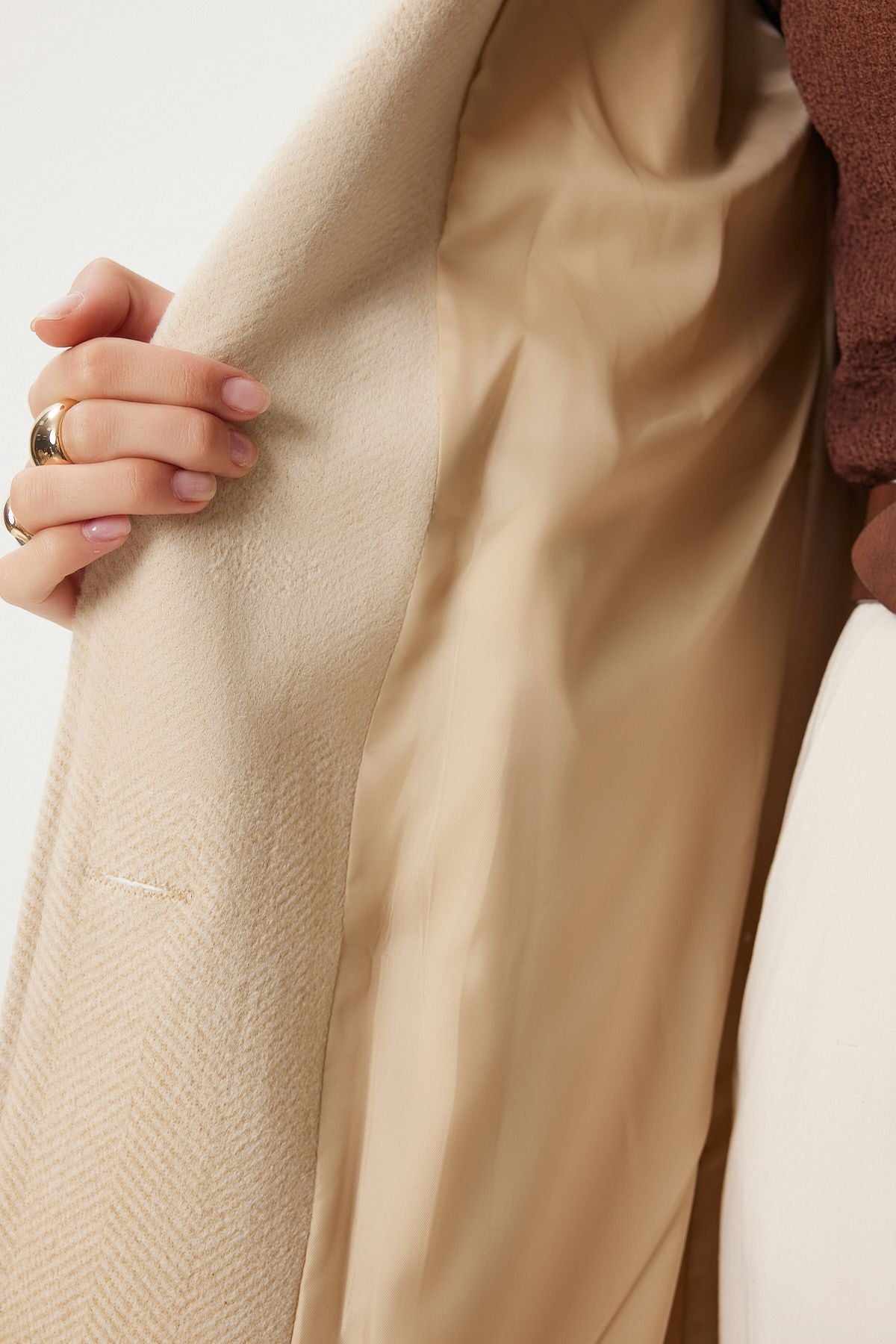 Female Beige Cruve Yaka Stamp Coat DD01337