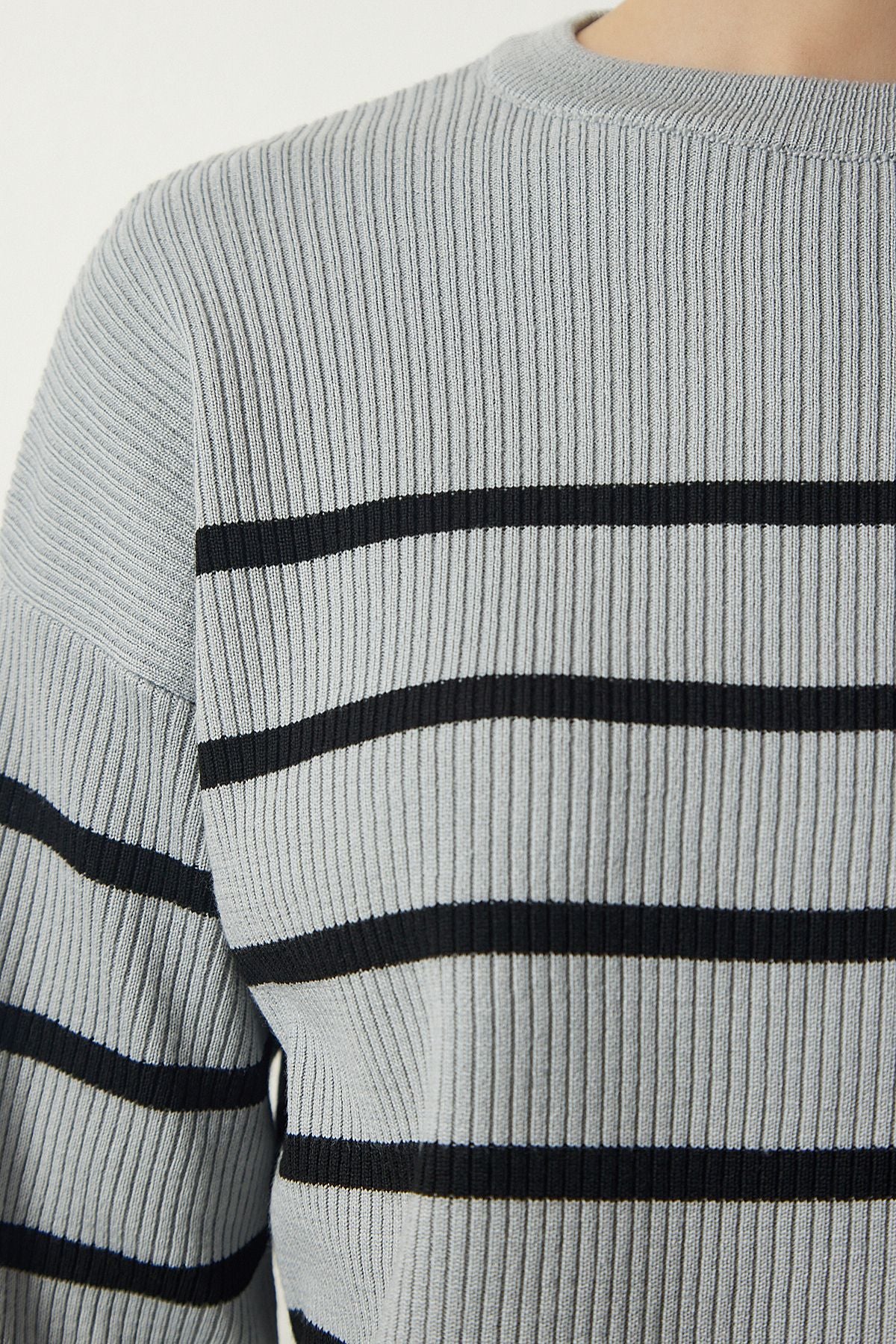 Women's Gray Wick Striped Crop Knitwear sweater PF00048