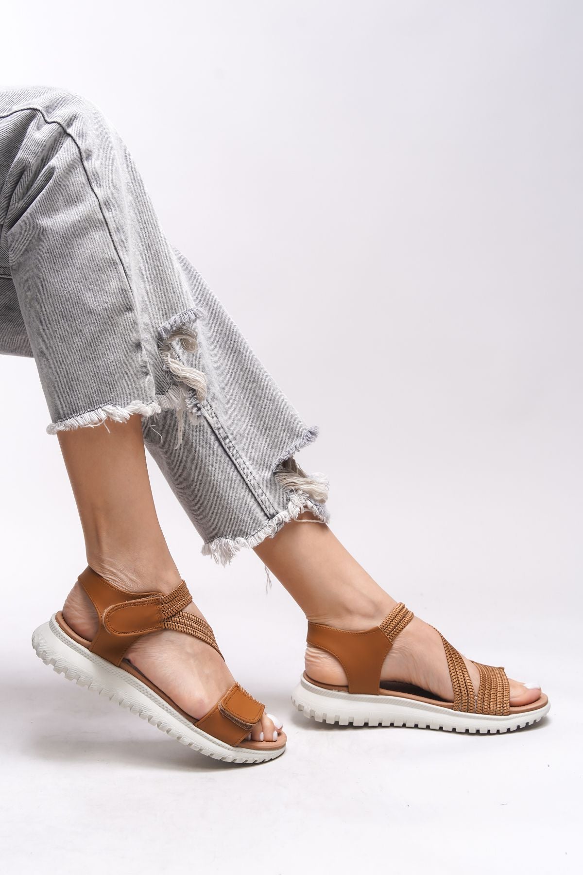 Yvnaestra woman sandals 00121002 taba