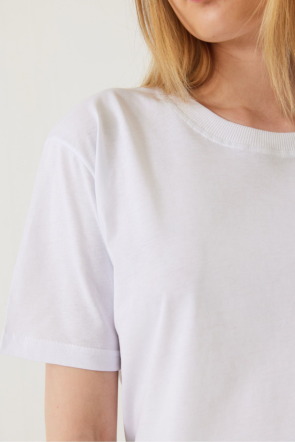 Female decorative stitched bike collar tshirt 60602001