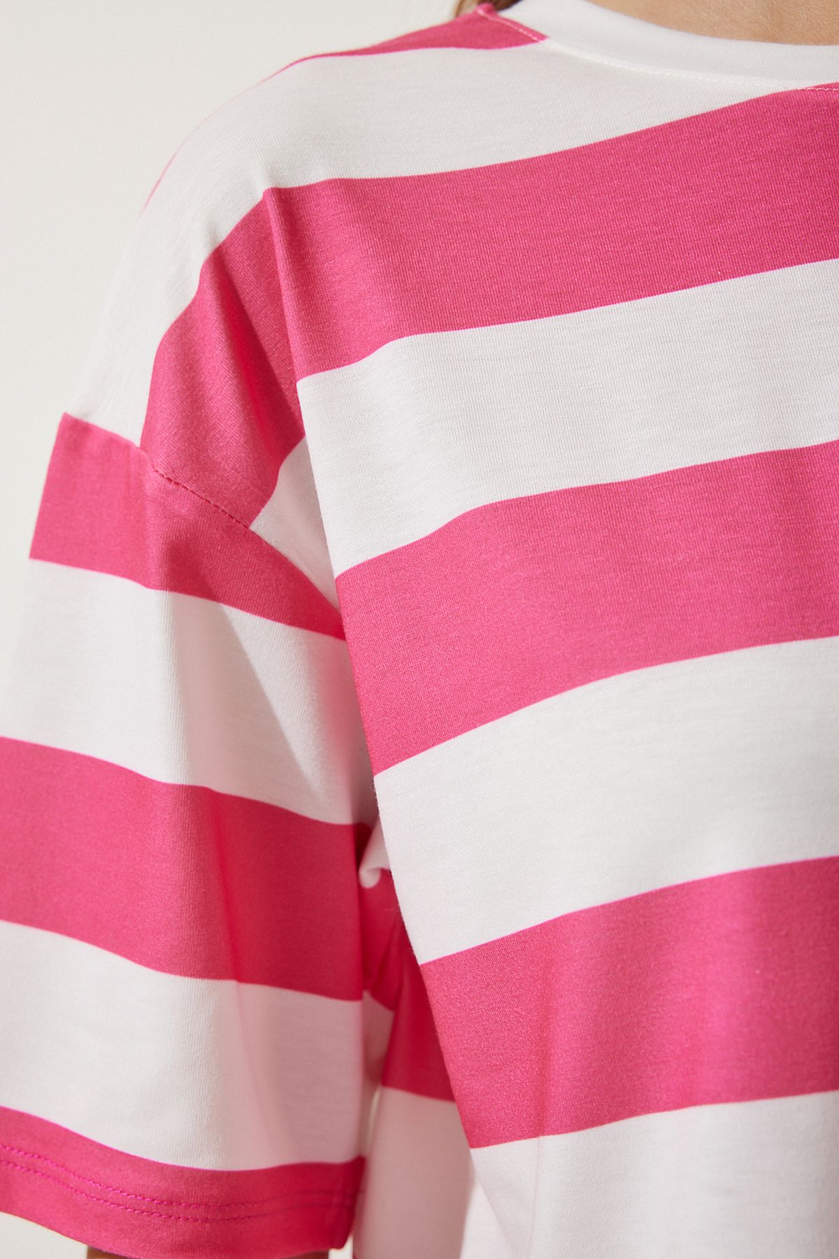 Woman White Pink Bicycle Collar Striped Crop knitting T-shirt HF00452