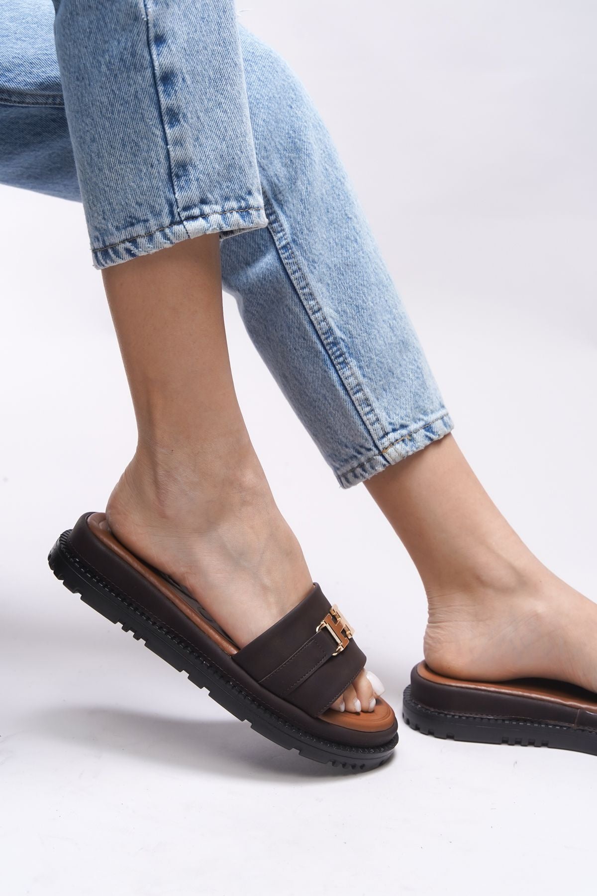 Kazigneil Woman Slippers 0012600 Brown