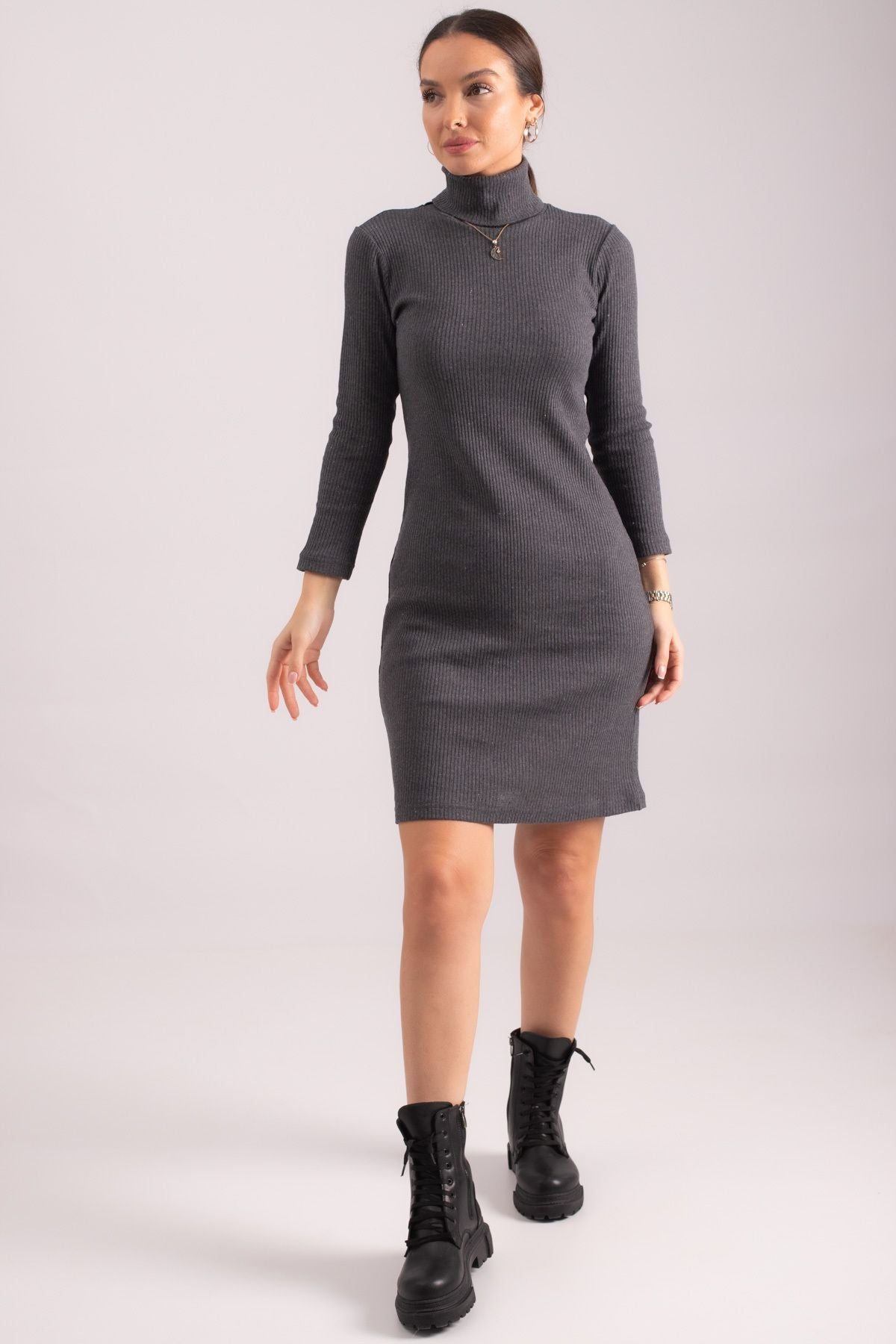 Female anthracite fisherman collar sitting on the body of a wick cashcorse dress ARM-24K001071