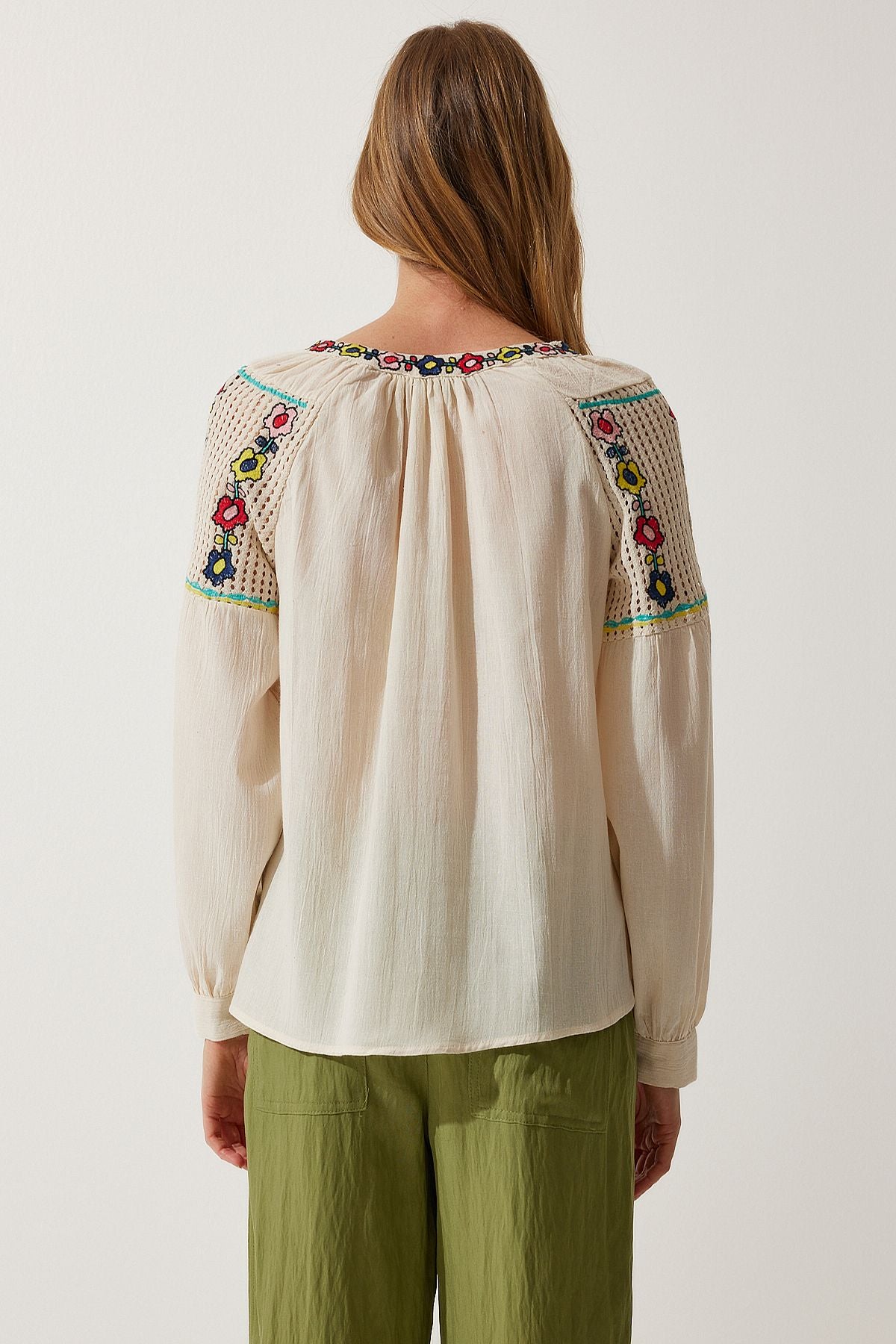 Women's Cream Flower embroidered linen blouse es00152