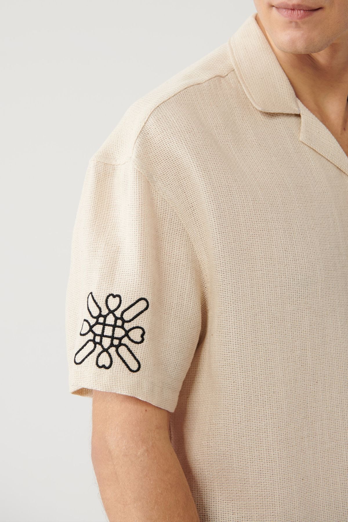 Men's Beige Apace Neck Embroidery Detailed Shirt A41y2231
