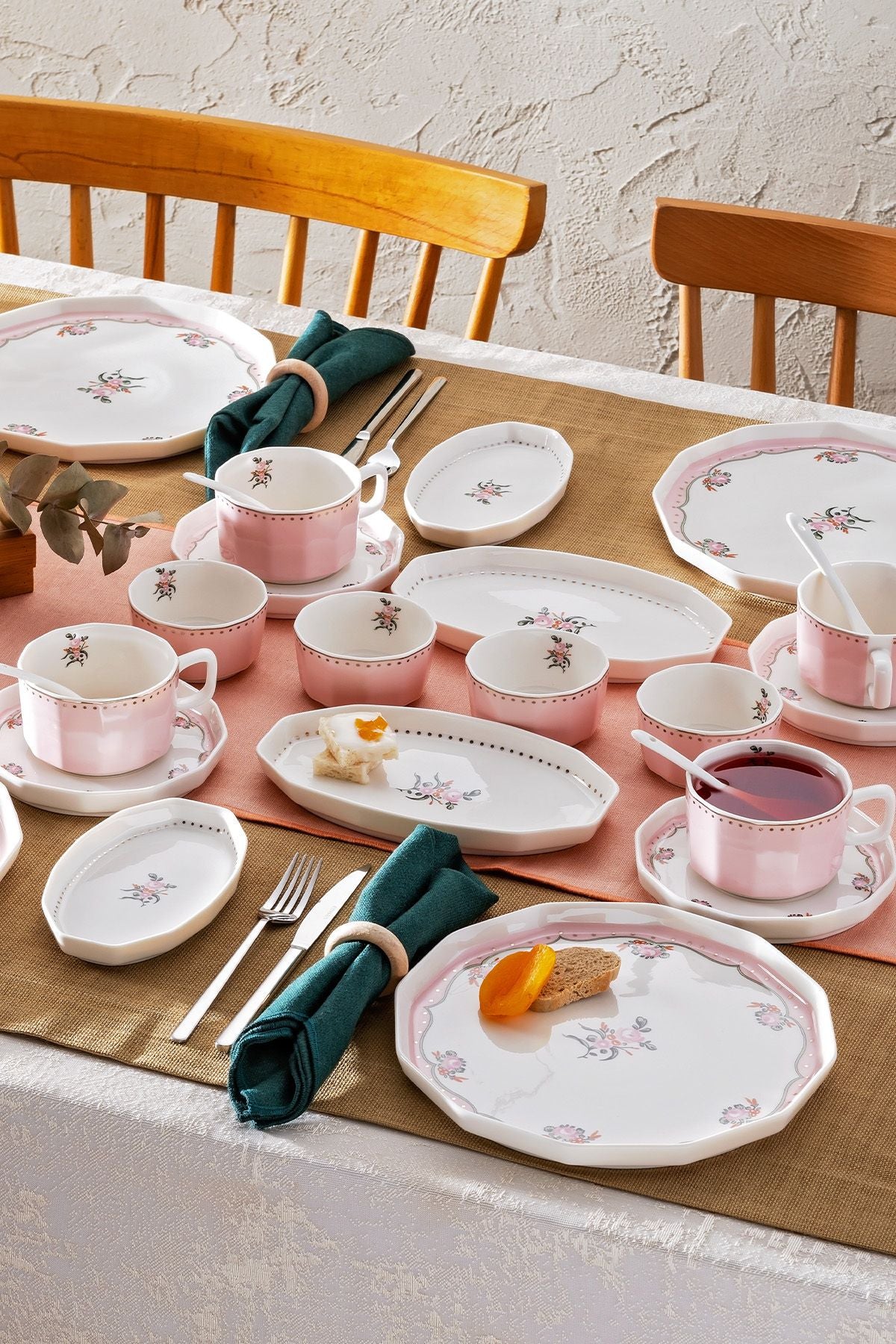 Fiore Porcelain 32 Piece 6 Person Breakfast Set