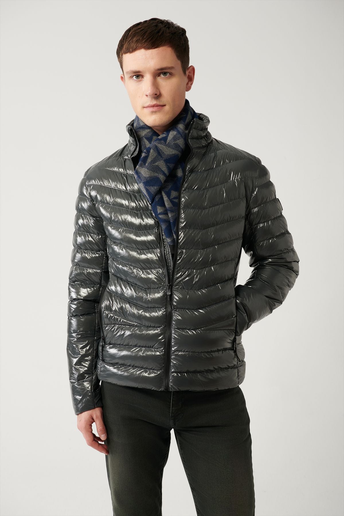 Men's anthracite goose feathers water -derived windproof fabric upright collar bright swelling coat B006015
