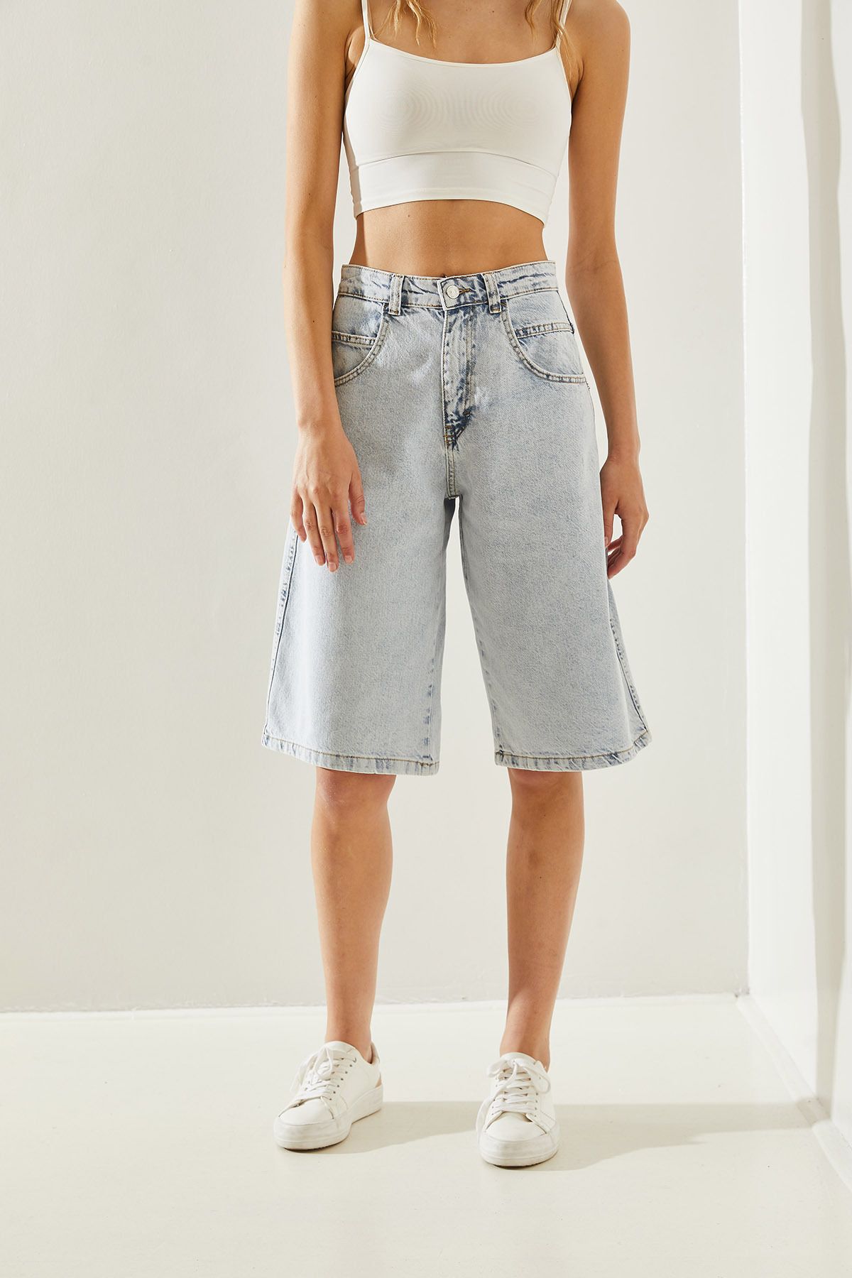 WOMEN'S Snow Washing Rear Belt Detail Baggy Shabby Shorts 60251174