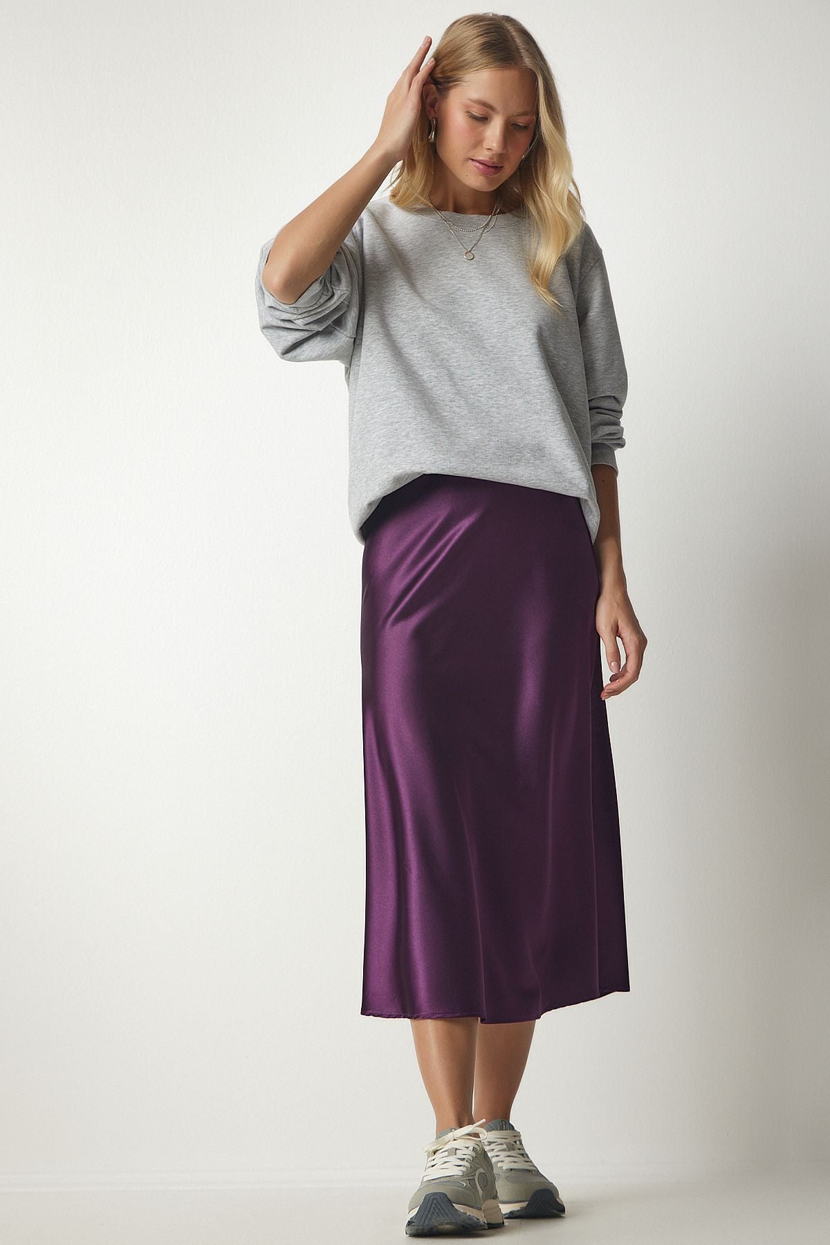 Female purple satin surface skirt DD01144