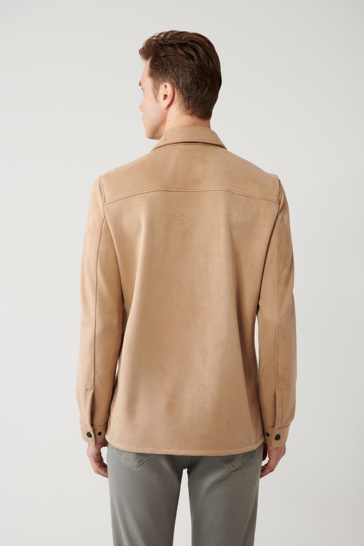 Men's light beige suede -looking front with molder pocket shirt shirt A41y6010