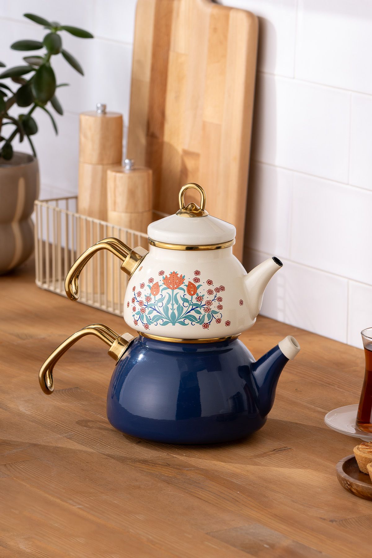 Hasbahçe enamel teapot