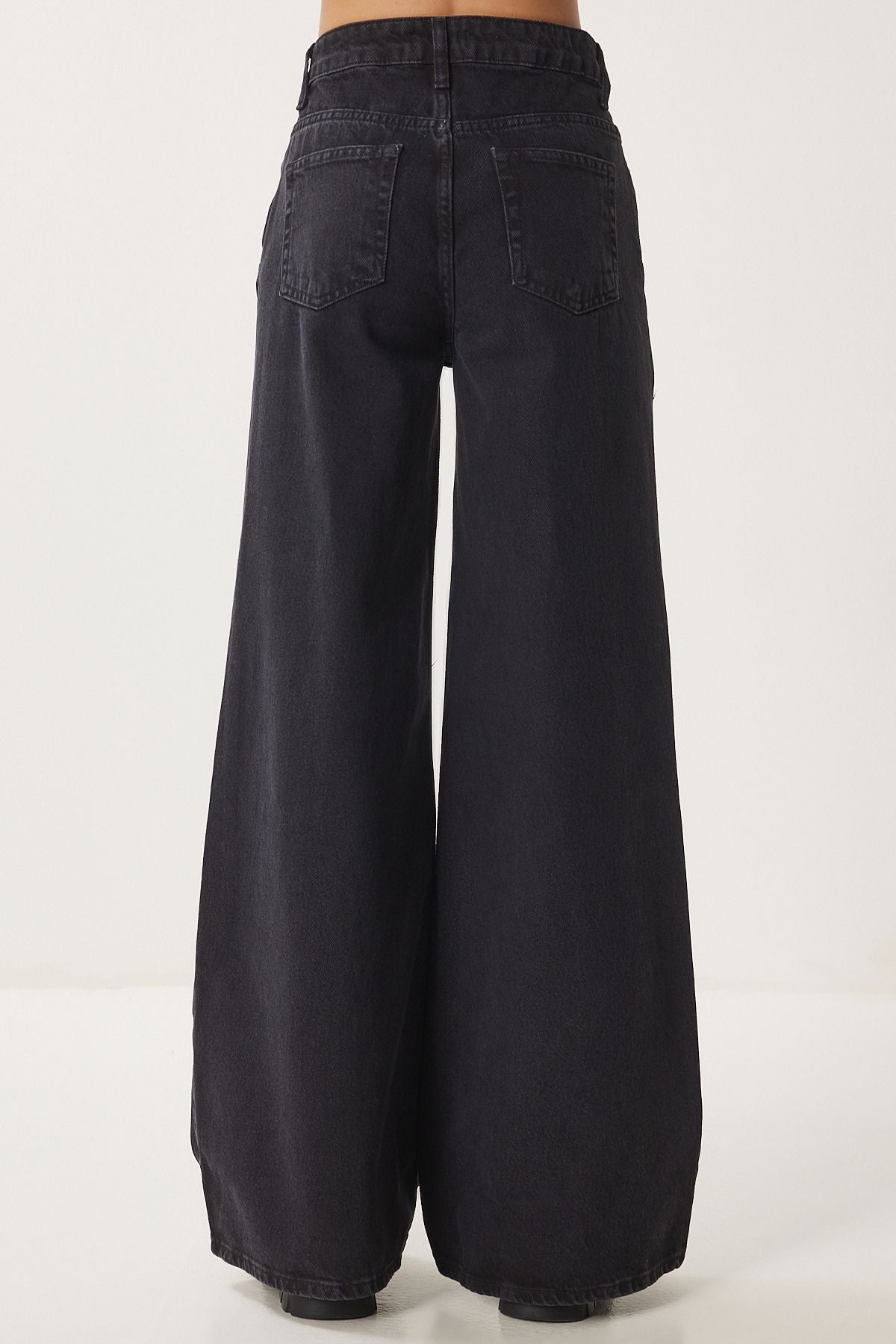Female Black Medium Waist Wide Totage Jean FN03413