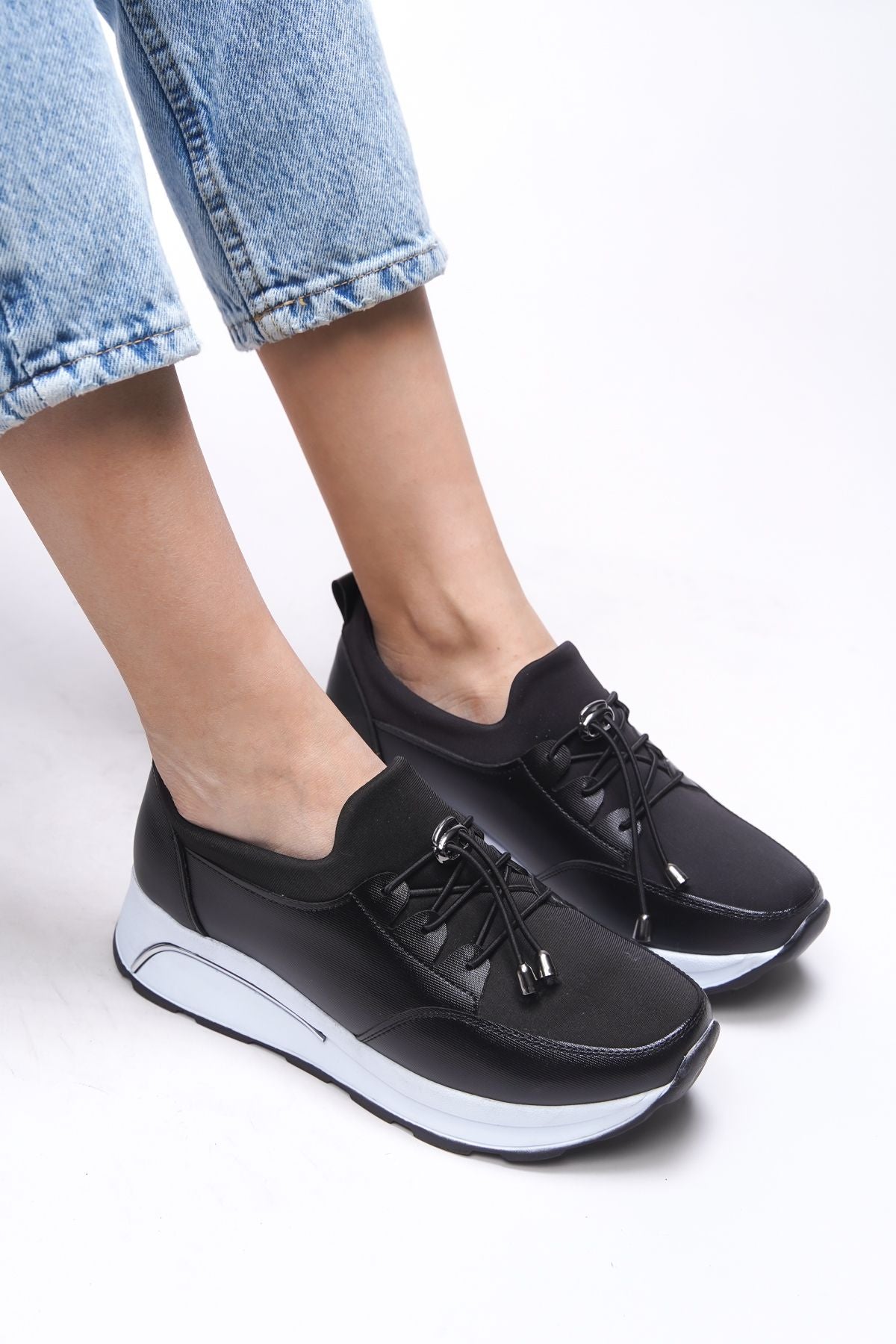 Isolendra Women Sneaker 00121706 Black White