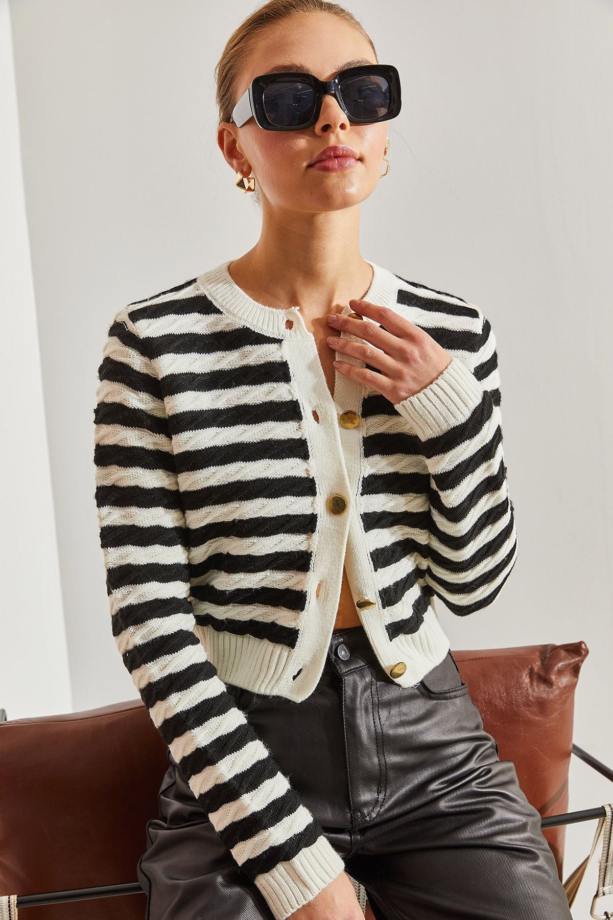 Women's buttoned side braided knitted knitwear cardigan