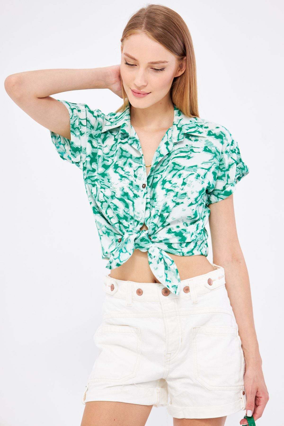 Female grass green patterned short sleeve shirt ARM-221052
