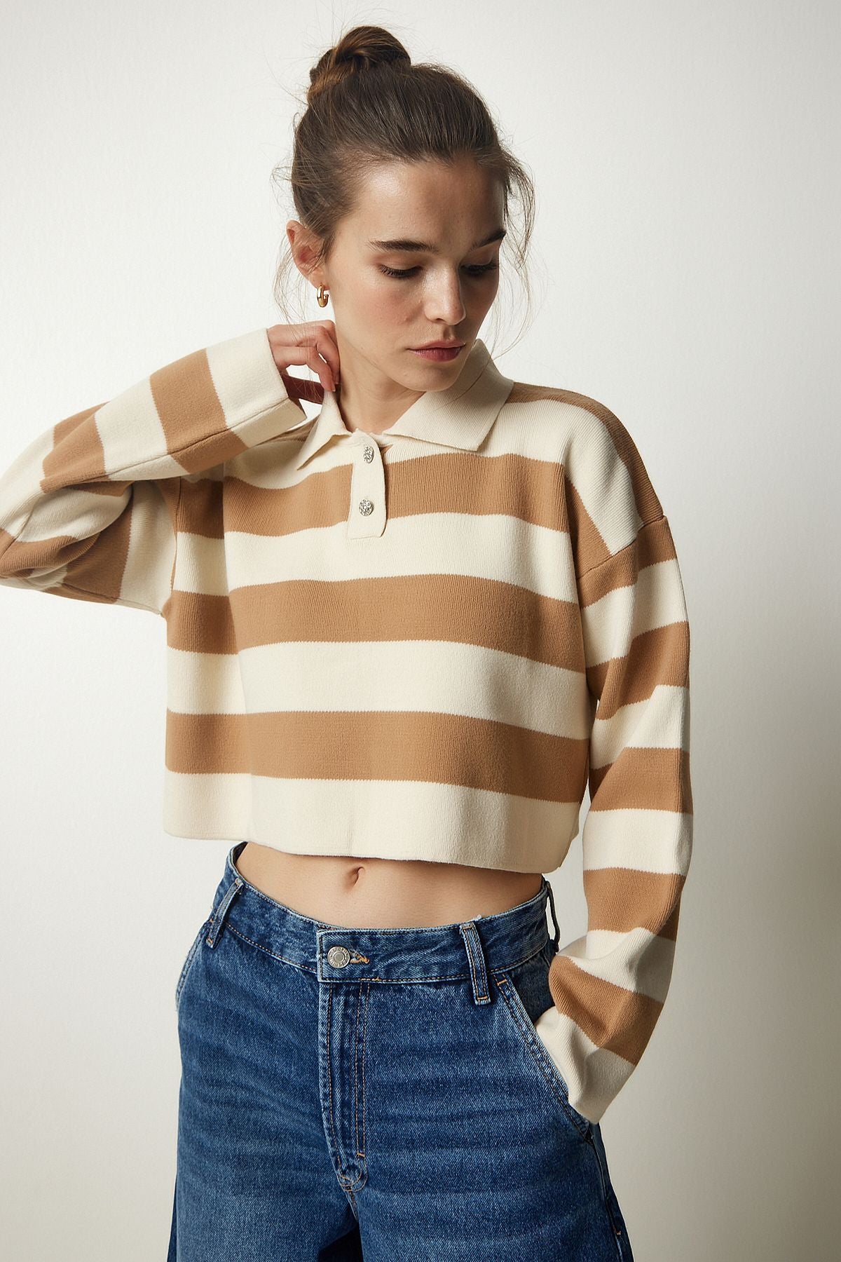 Women's Cream Biscuit Stylish button collar striped crop knitwear sweater BV00115