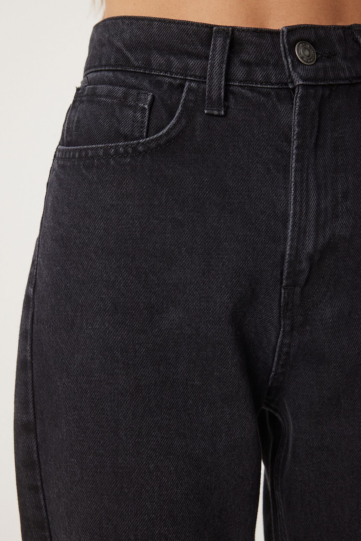 Female black middle waist straight jeans ut00024