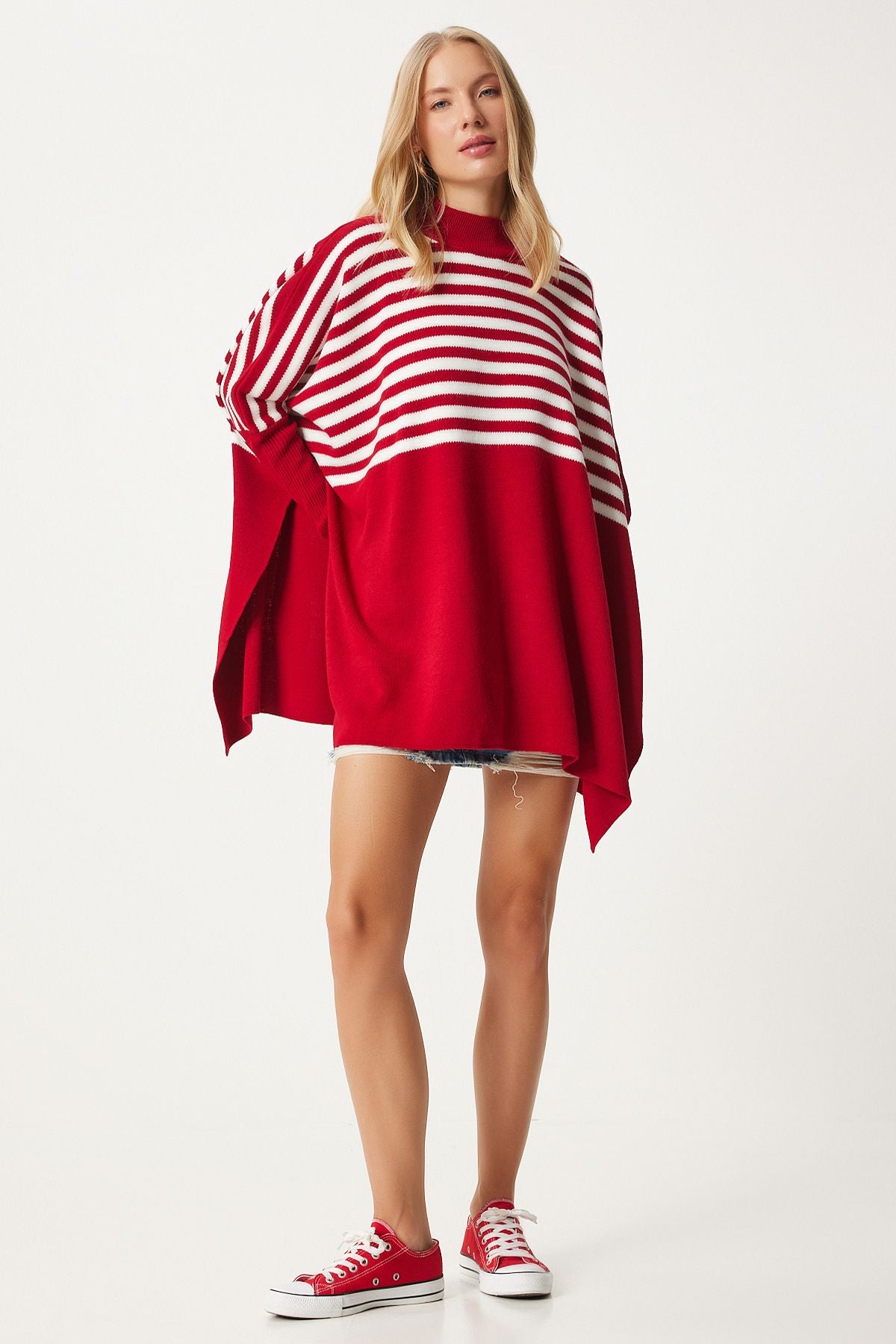 Kadın Kırmızı Çizgili Yandan Yırtmaçlı Oversize Panço Kazak DD01336