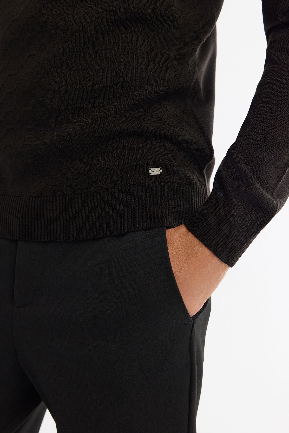 Men's black bike collar textured knitwear sweater E005107