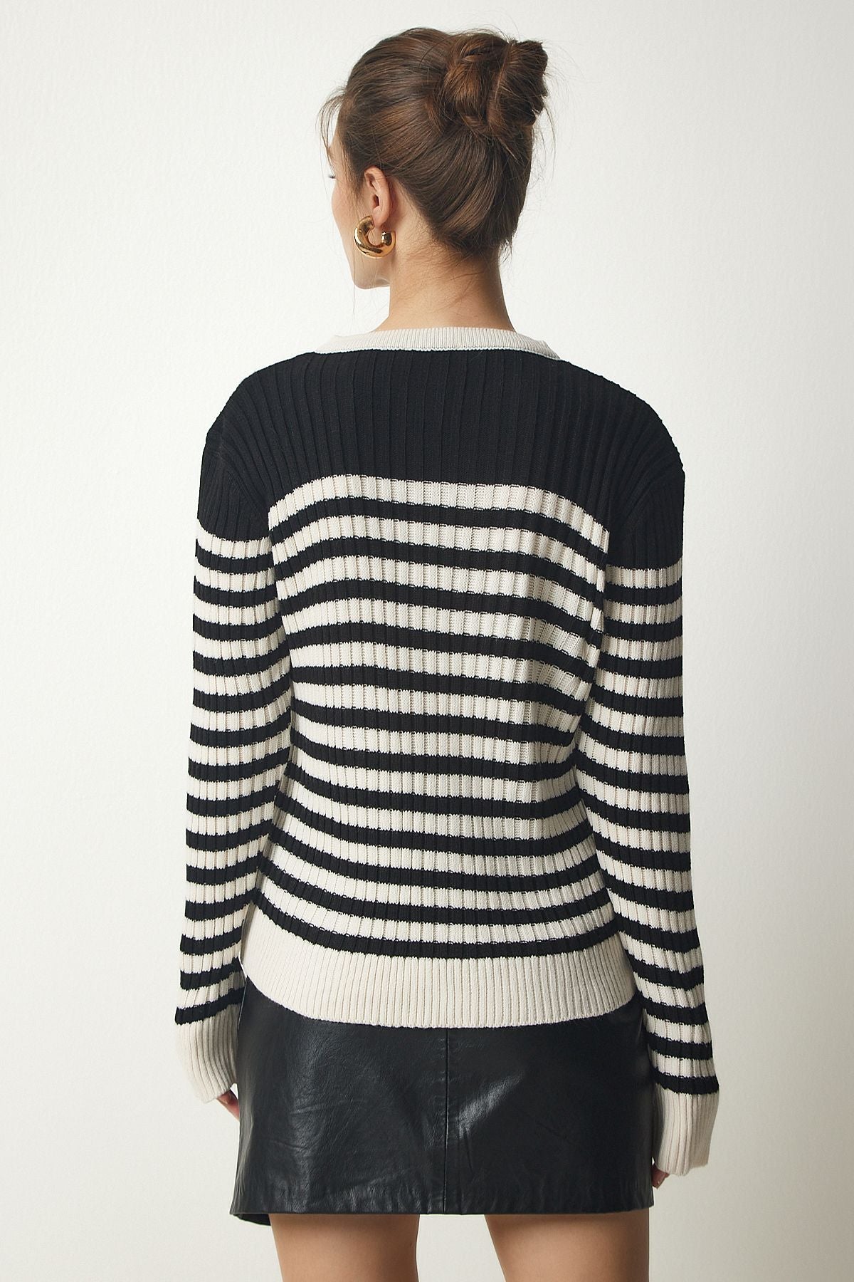 Female black cream metal button detailed knitwear cardigan BP00150