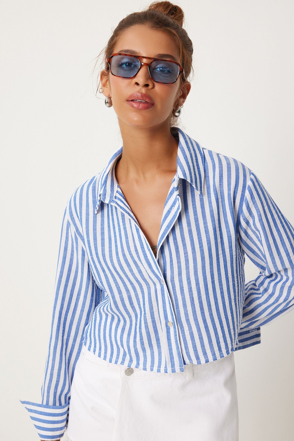 Women's Blue White Obedness Detailed Striped Crop Shirt FN03259