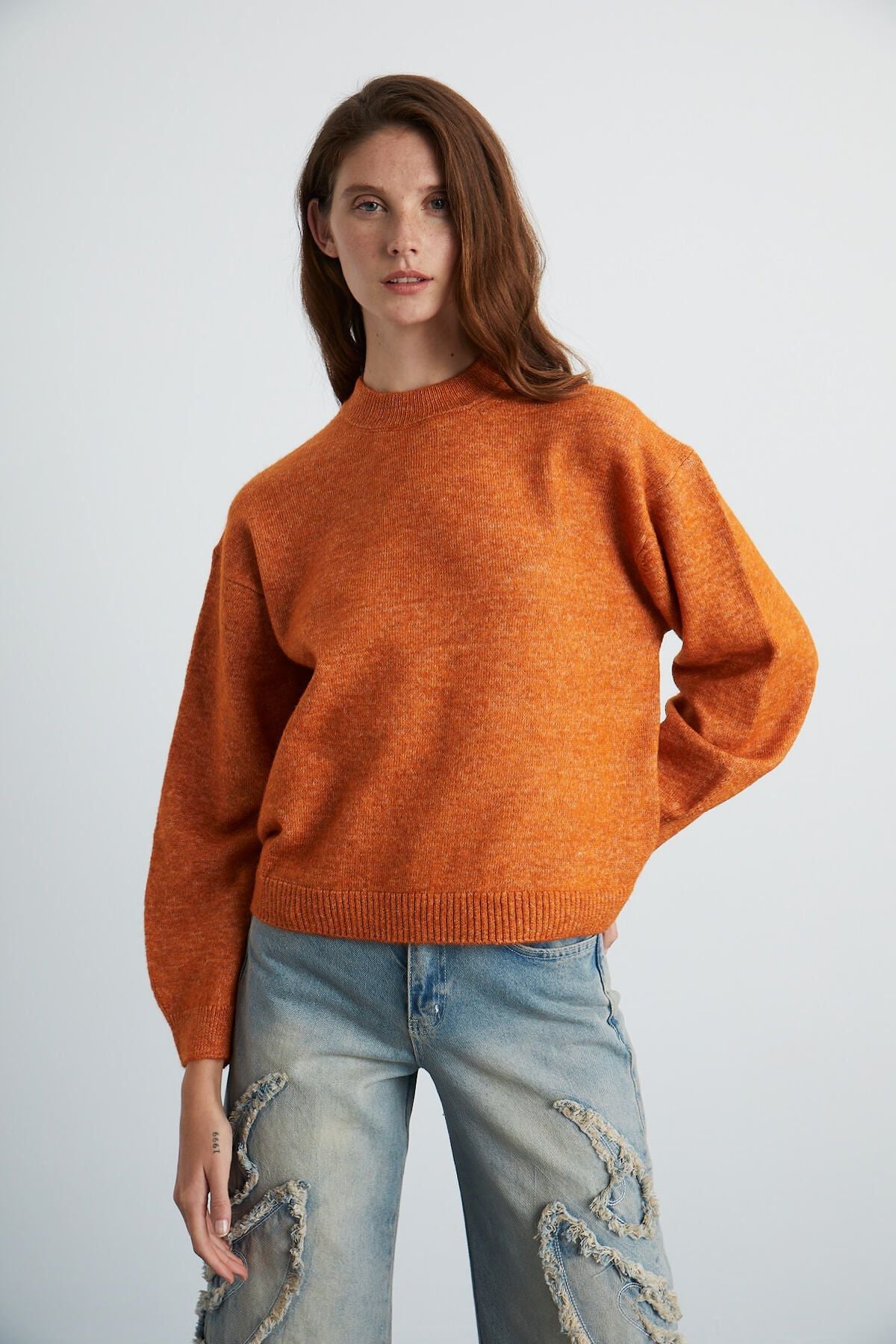 Nanna woman oversizle fit plenty of mold round collar recycle knitwear orange sweater