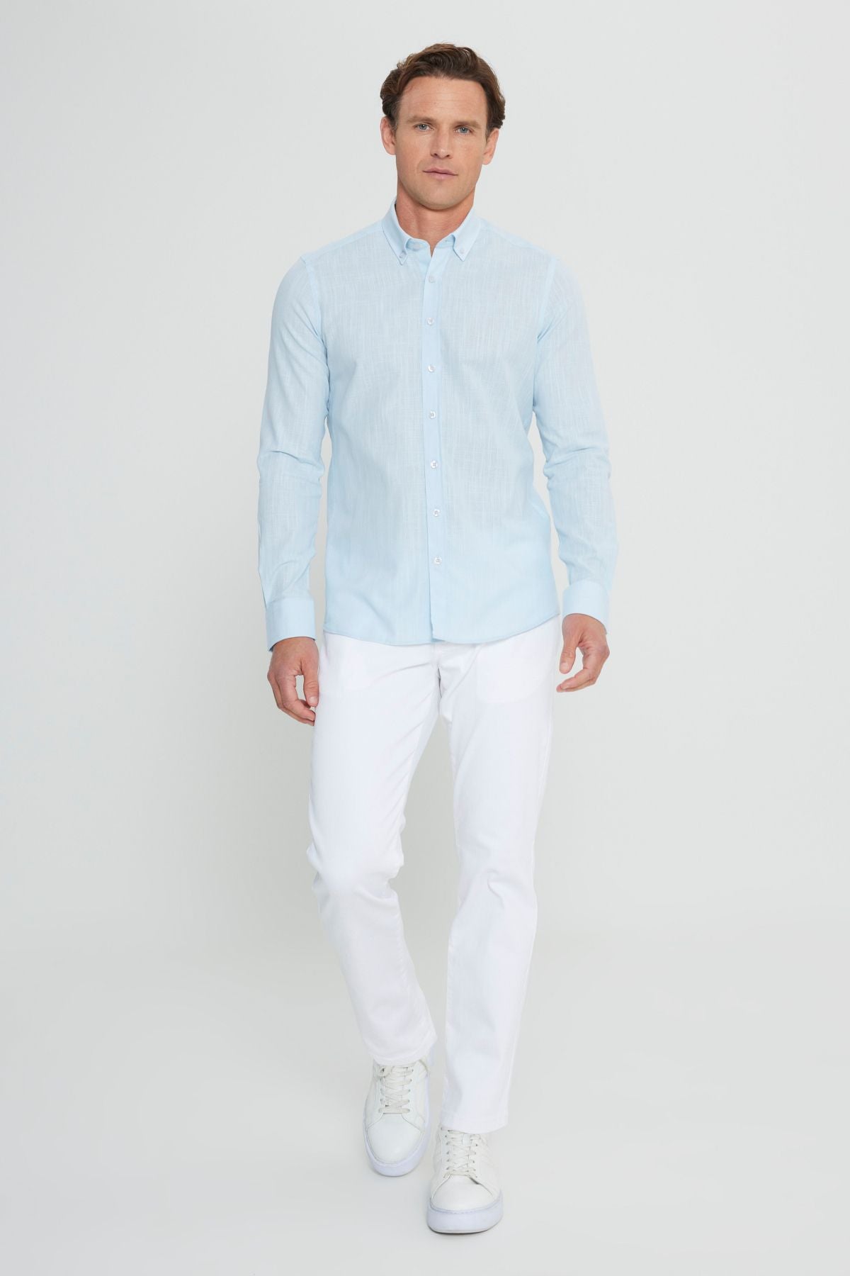 Men's light blue 100 %cotton breathing fabric pennant oxford slim fit button collar shirt