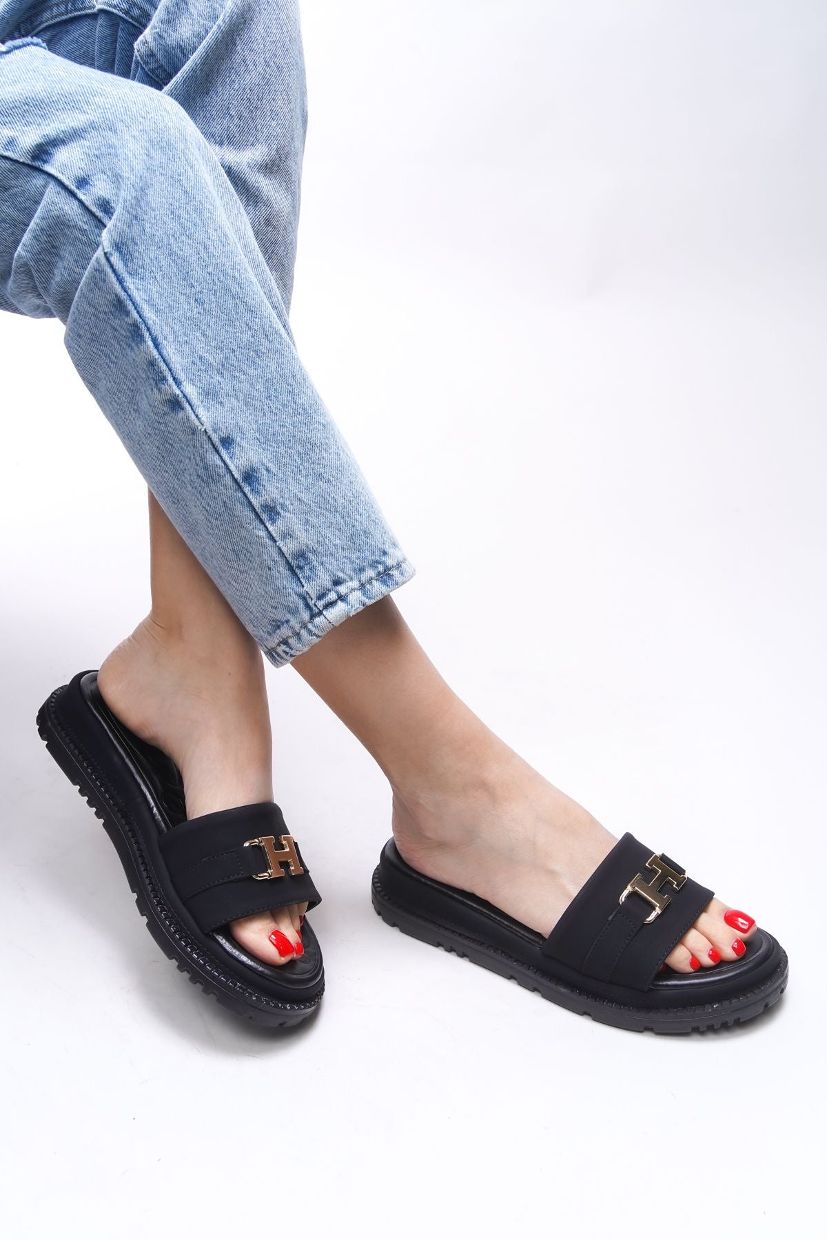 Kazigneil Woman Slippers 0012600 Black