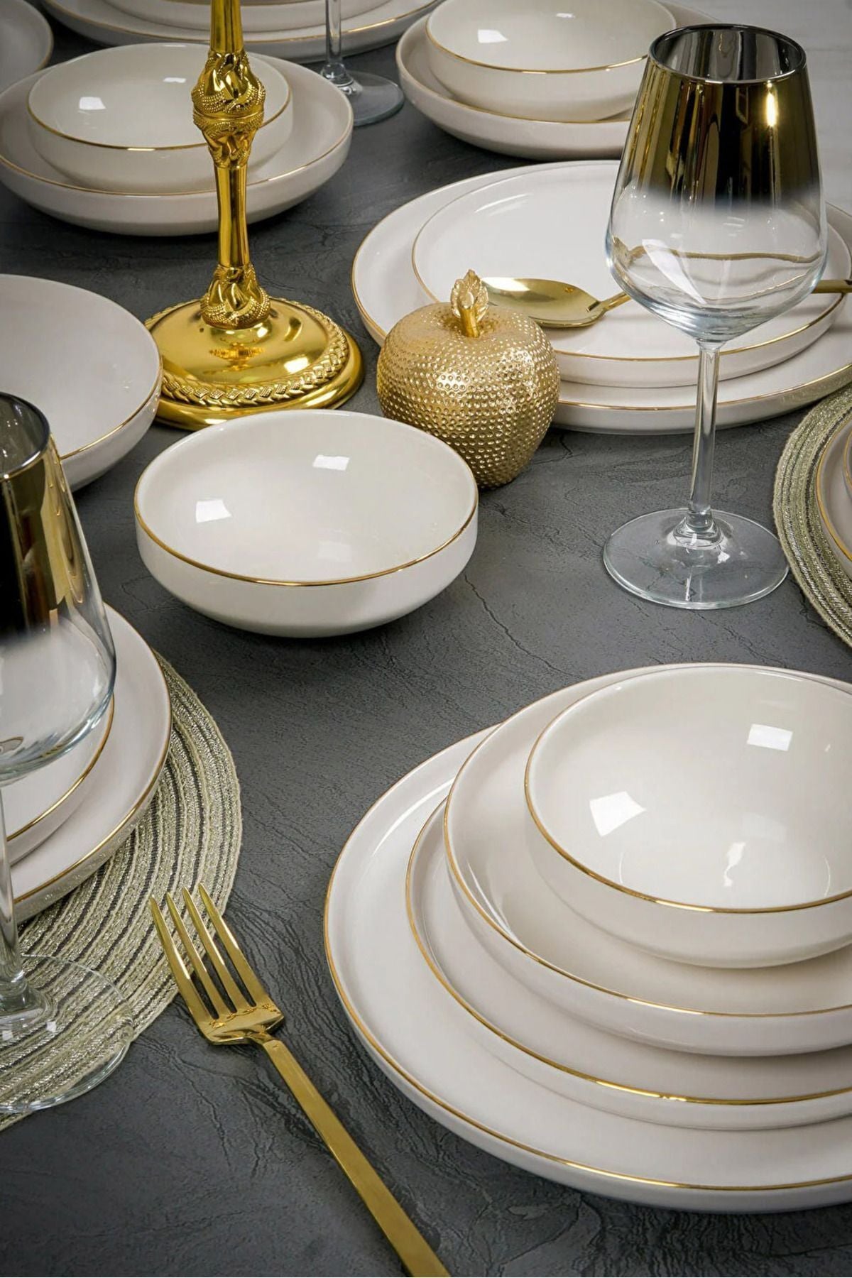 Dream Gold Gilder 24 Piece 6 Person Porcelain Dinner Set Broken White