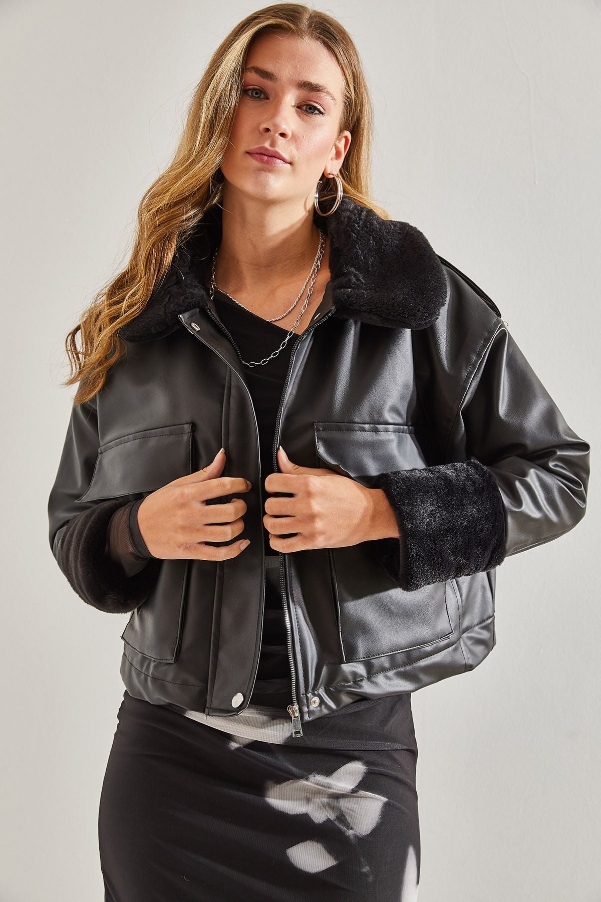 Female bellows pocket leather coat