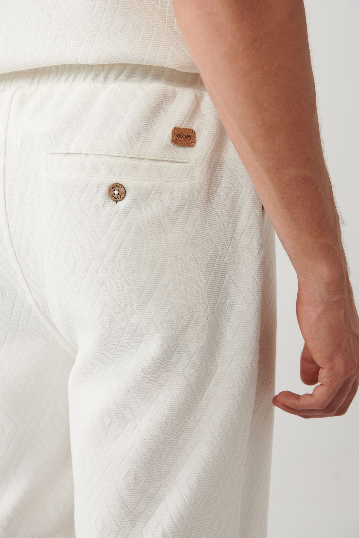 Men's white side with baklava motifs with jacquard shorts A41y3640
