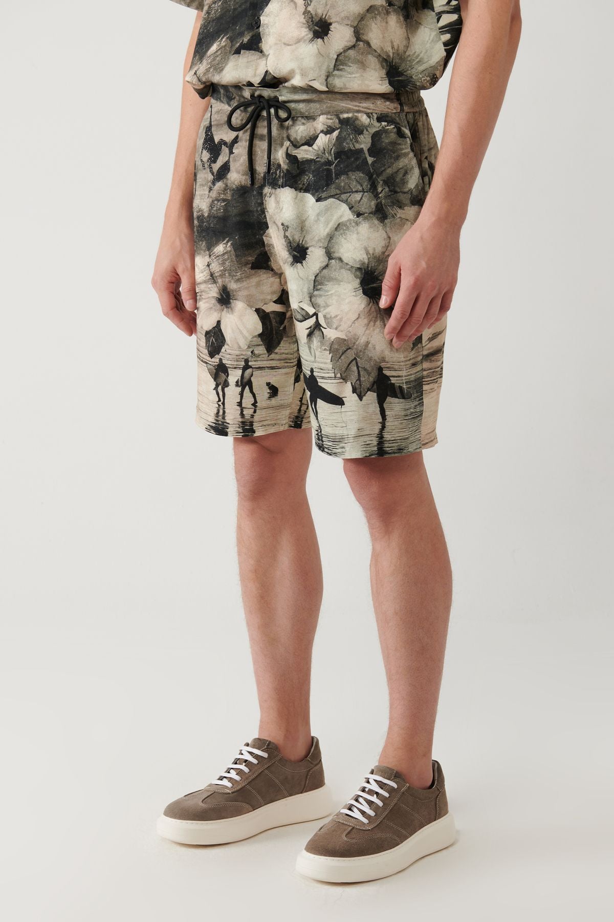 Men's Gray 100 %Viscose Waist Eteenna Short Patterned Patterned A41y3734