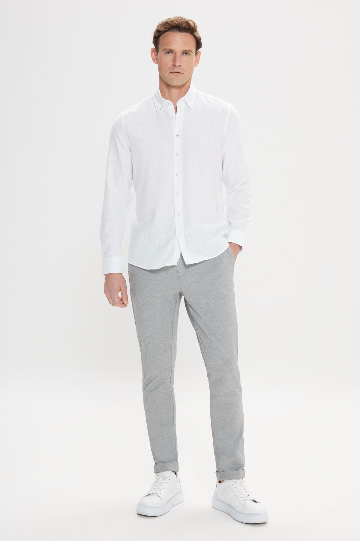 Men's white 100 %cotton slim fit narrow cut hidden buttoned collar linen -looking pennant shirt