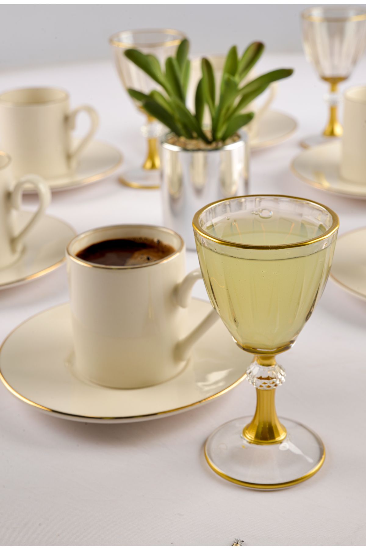 Diamond 6's Golden Gilder Coffee as well as presentation cup set