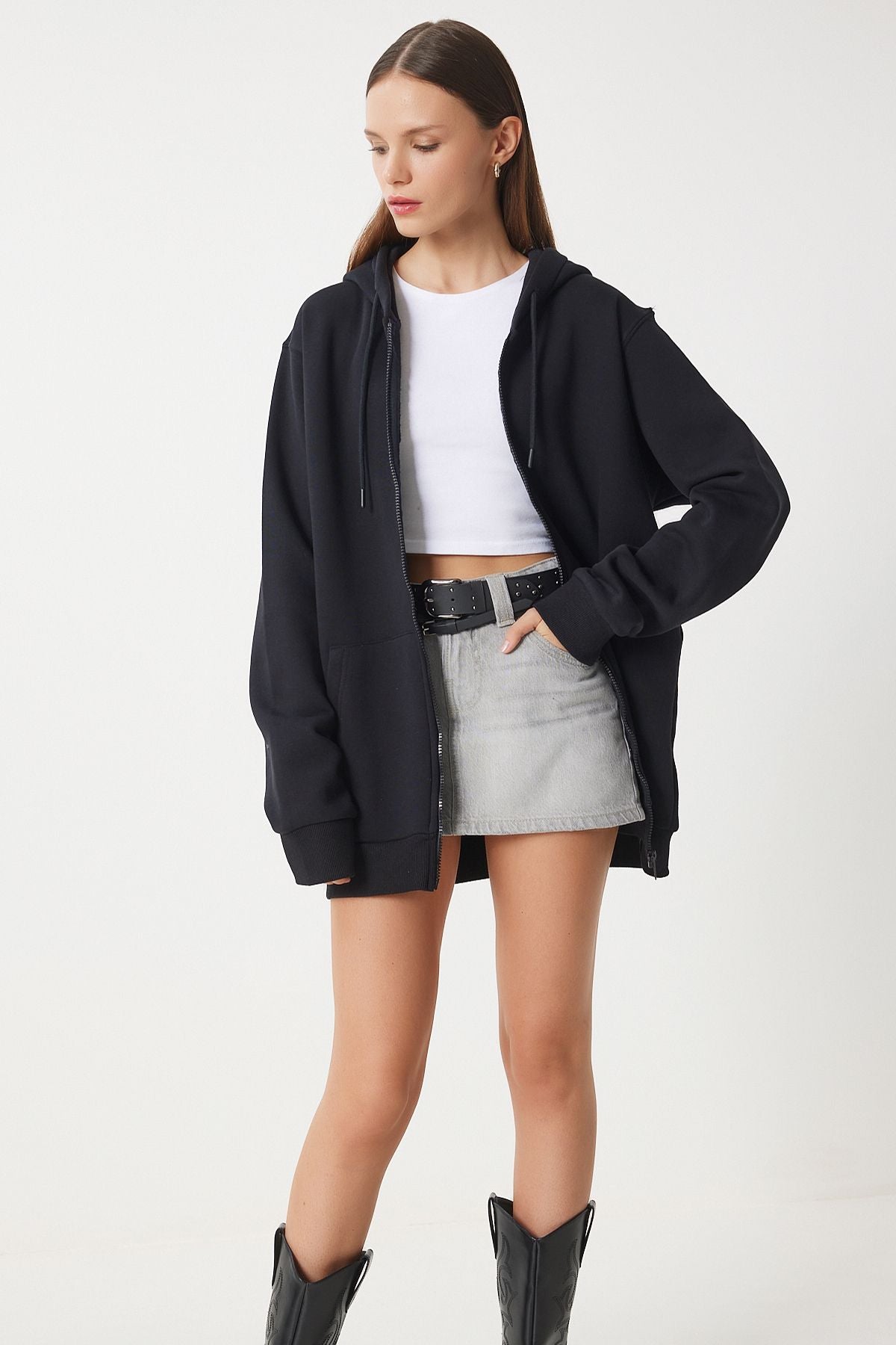 Female black hooded route zipper with a lighter vn00015