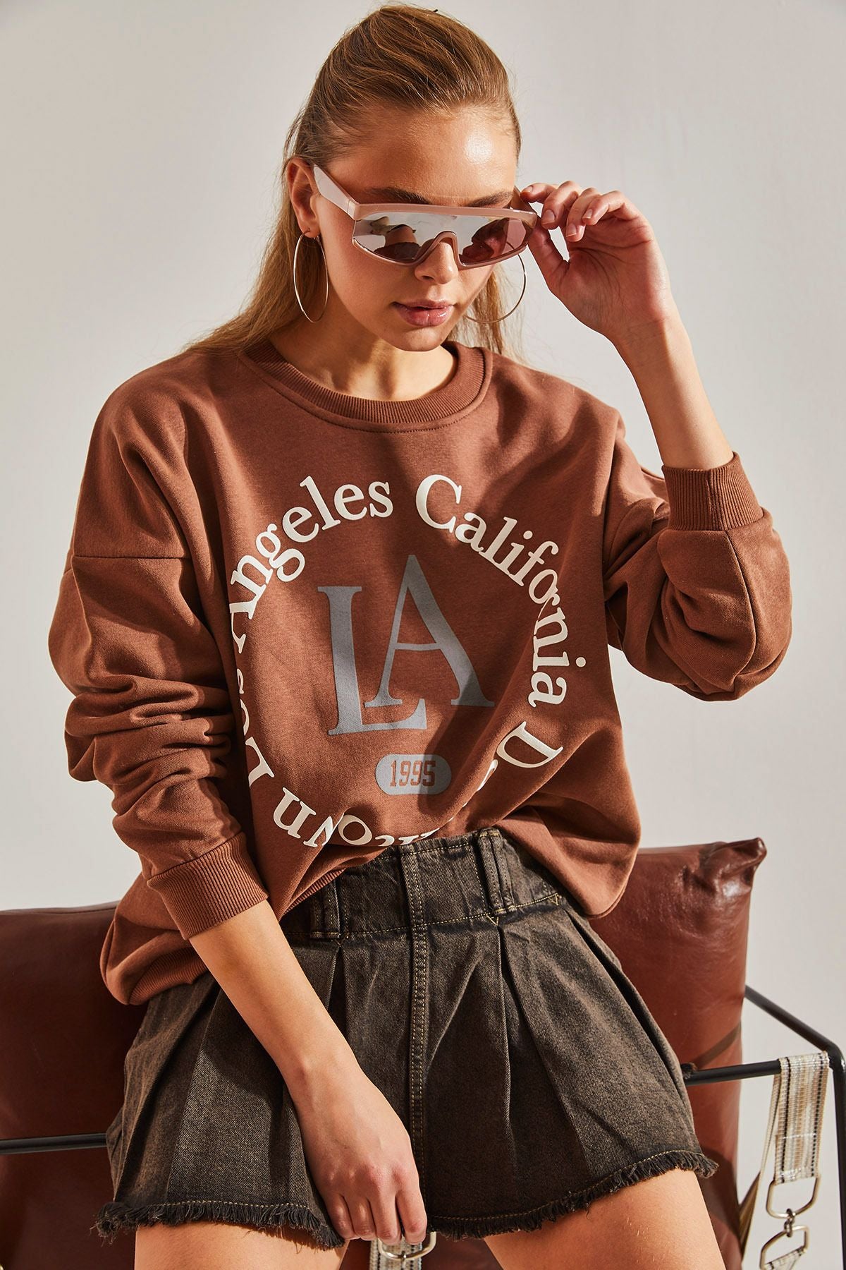 Sweatshirt with three threads with women