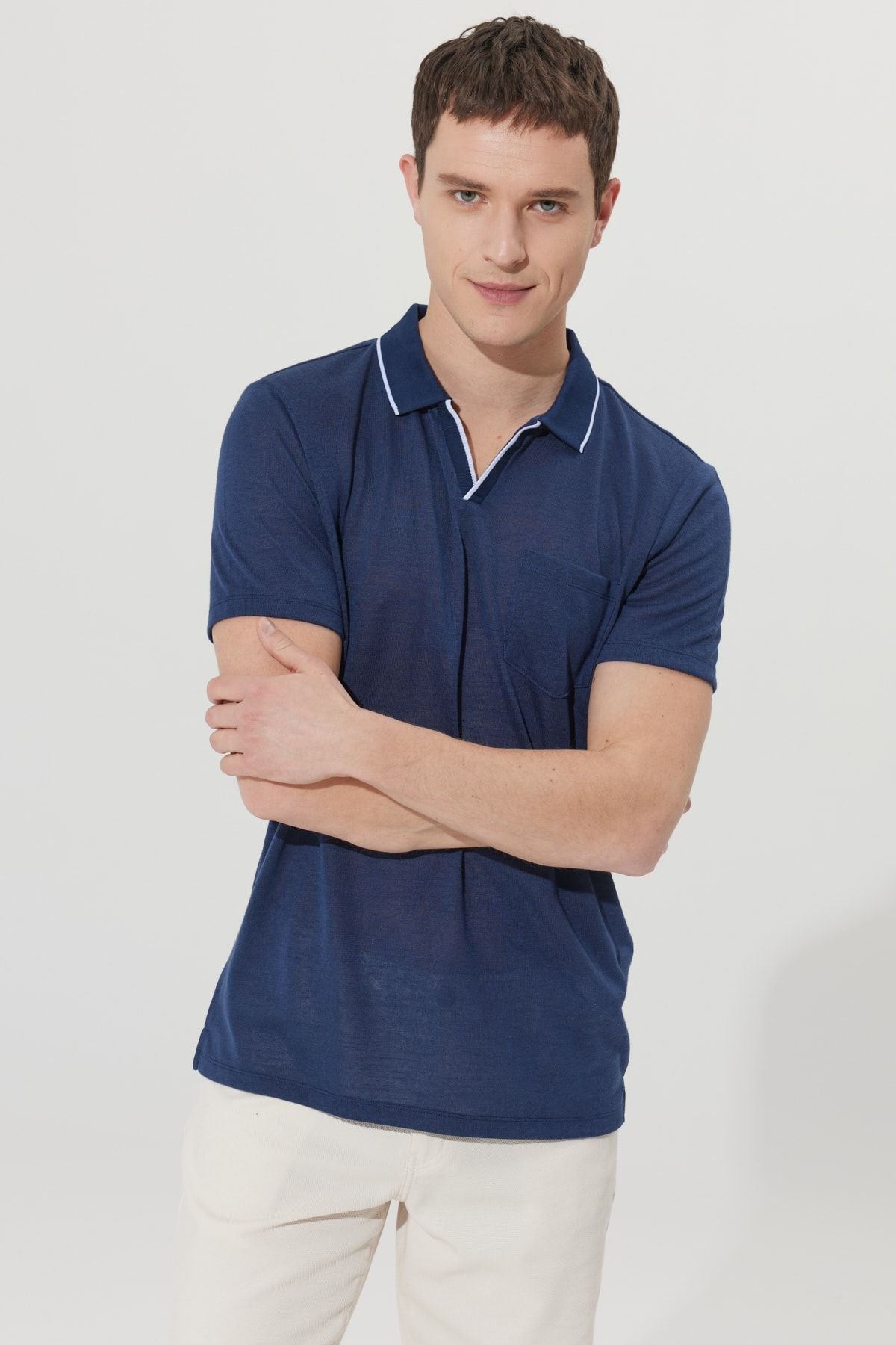 Men's navy blue slim fit narrow cut polo collar with short sleeve linen -looking T -shirt