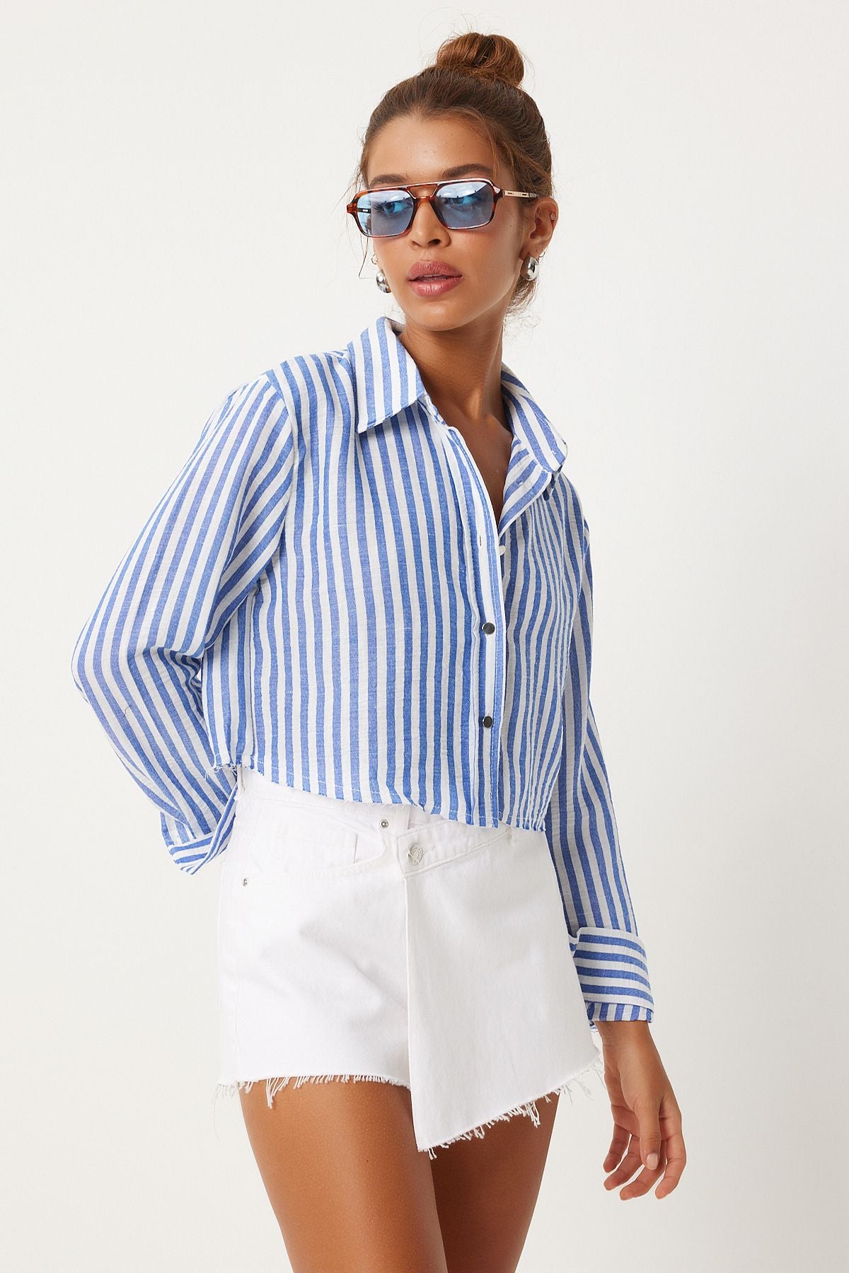 Women's Blue White Obedness Detailed Striped Crop Shirt FN03259