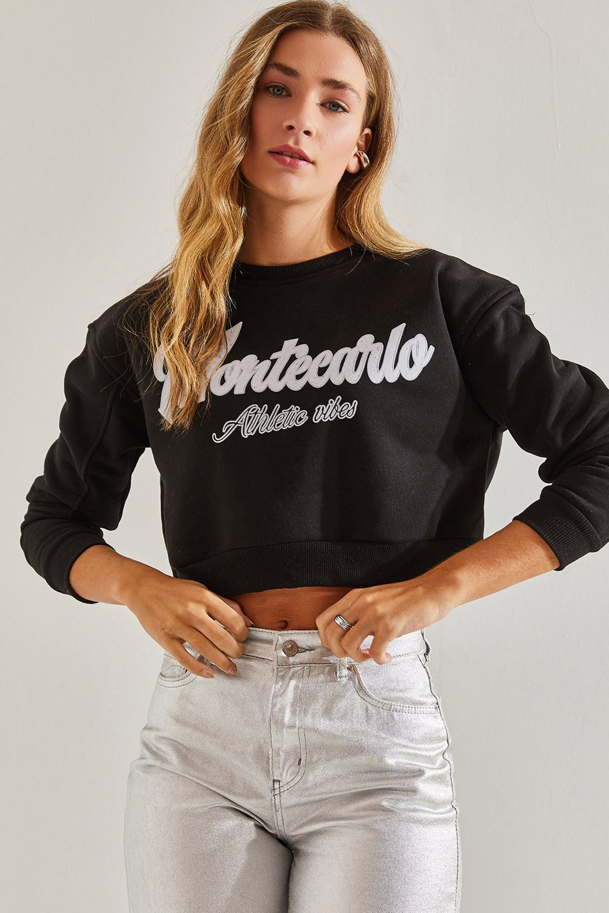 Woman Printed Crop Three Yarn Sweatshirt