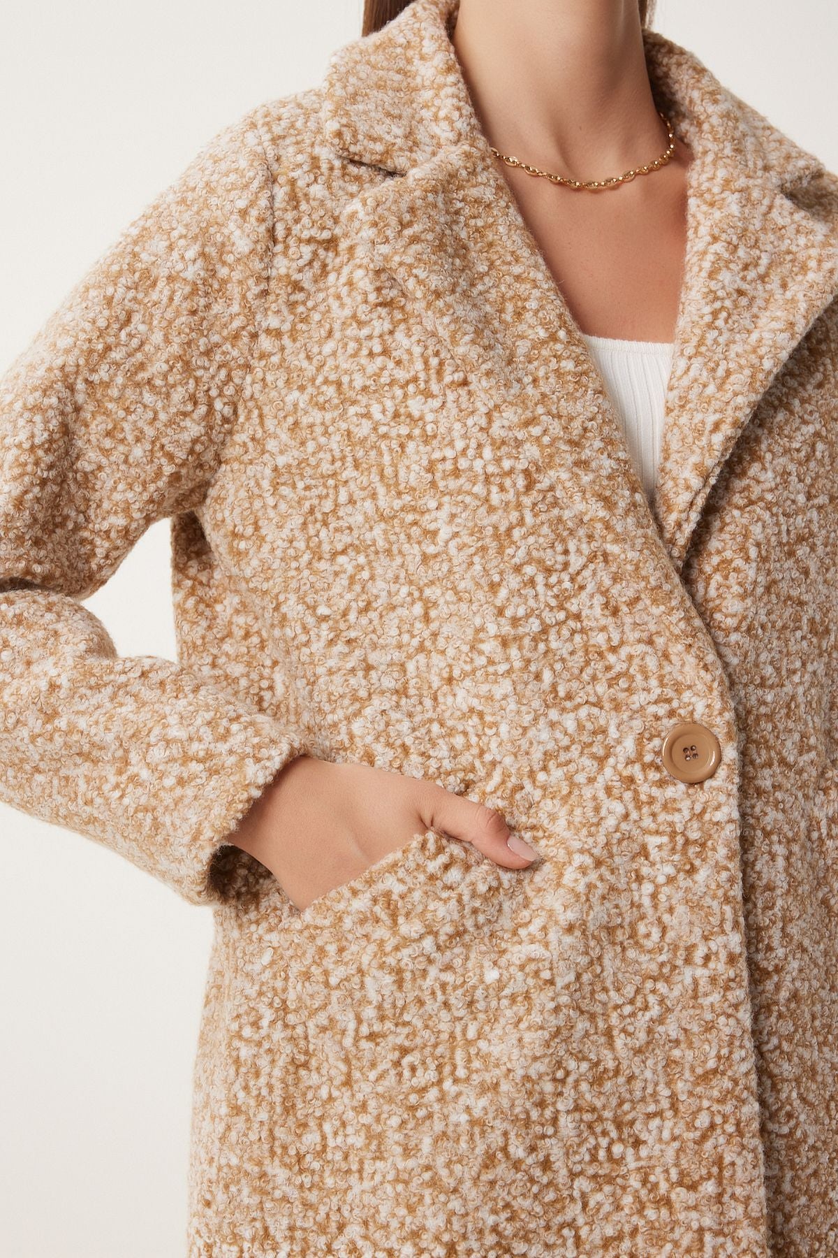 Female Biscuit Cruve Cruve Bouquet Coat DD01273