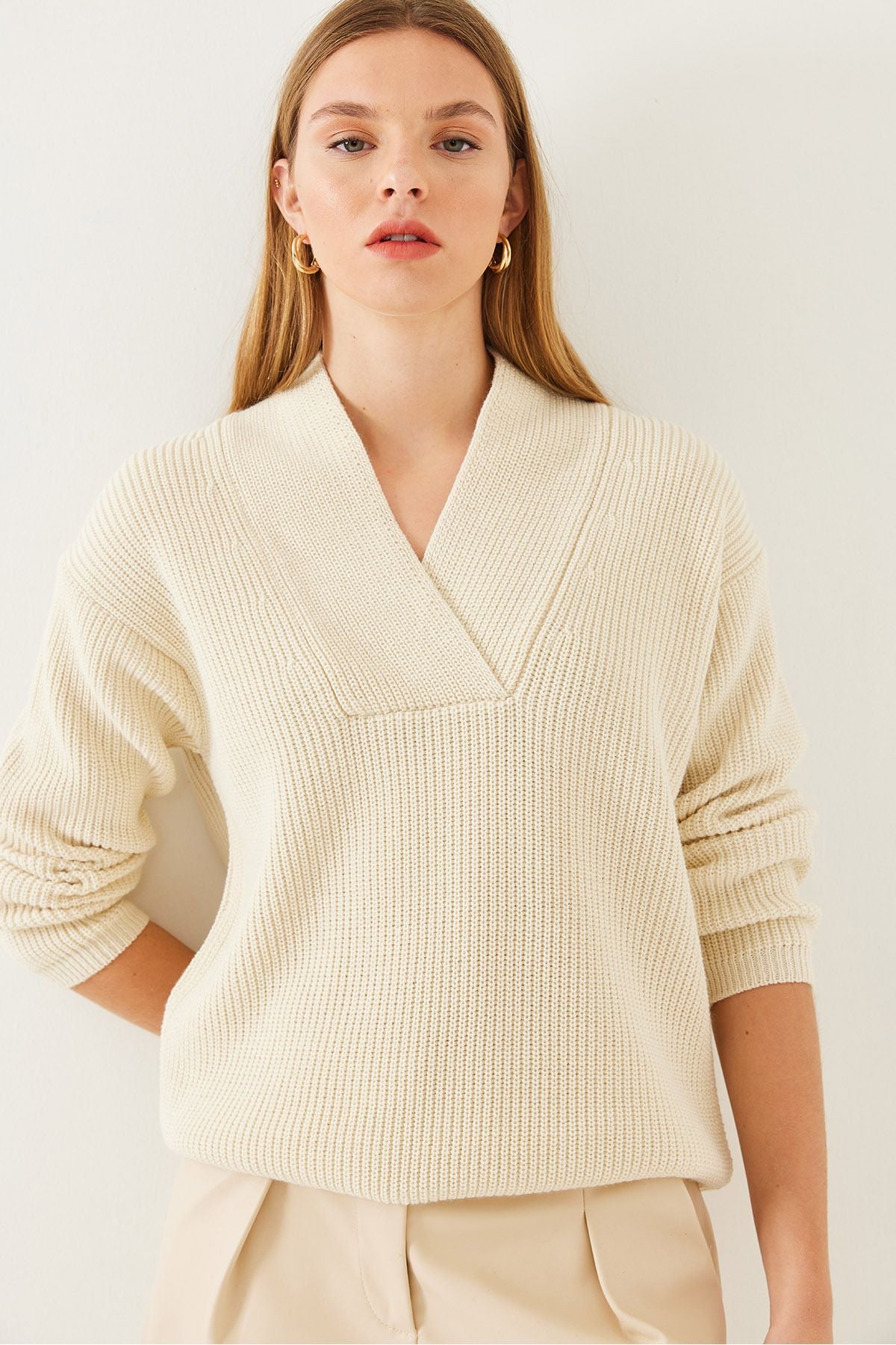 Woman V -Neck Knitwear Kazakh 20247530