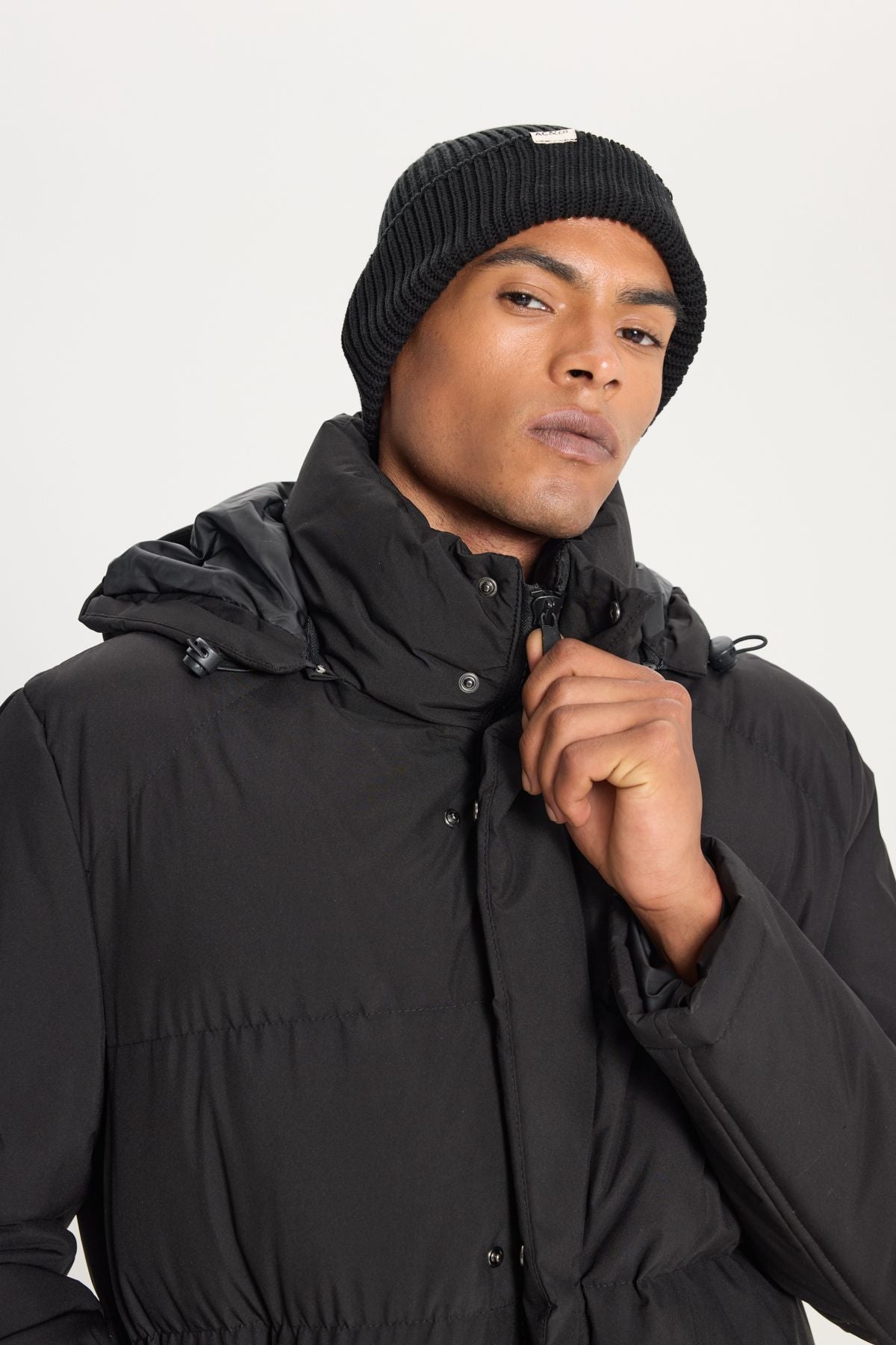 Men's black standard fit fit normal cutting hood