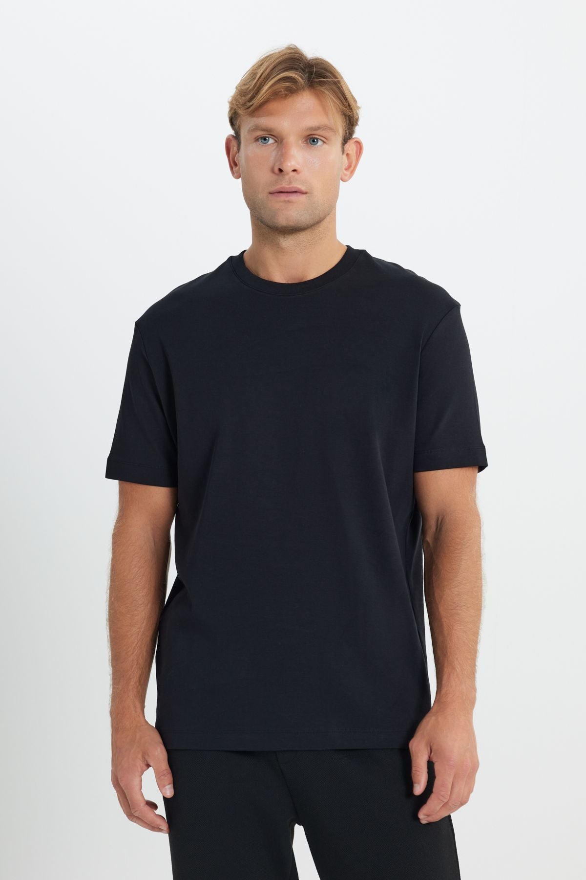 Men's black 100 %cotton modern fit normal cut normal cut bike collar t -shirt