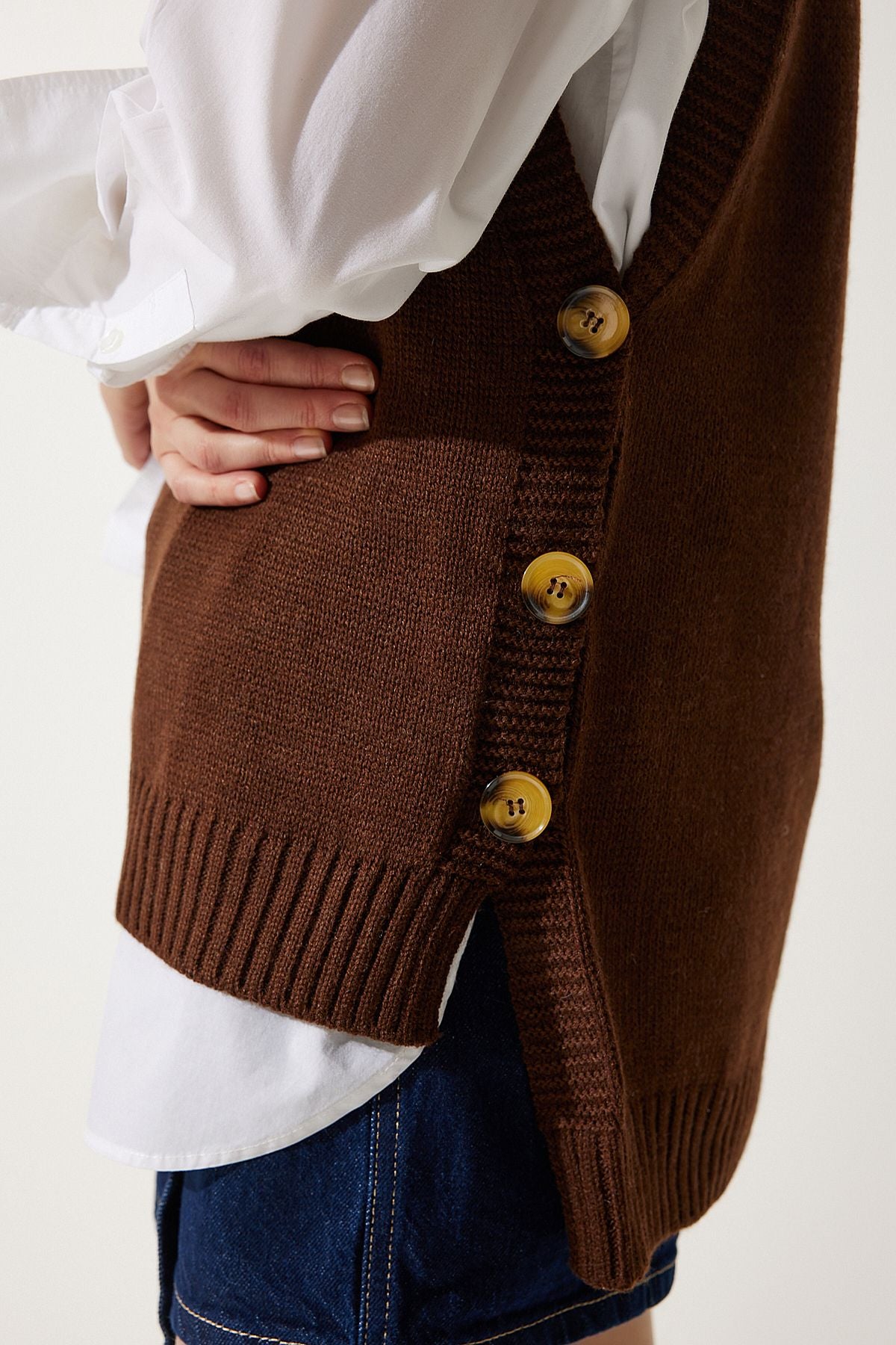 Female brown bike collar button knitwear sweater yg00100