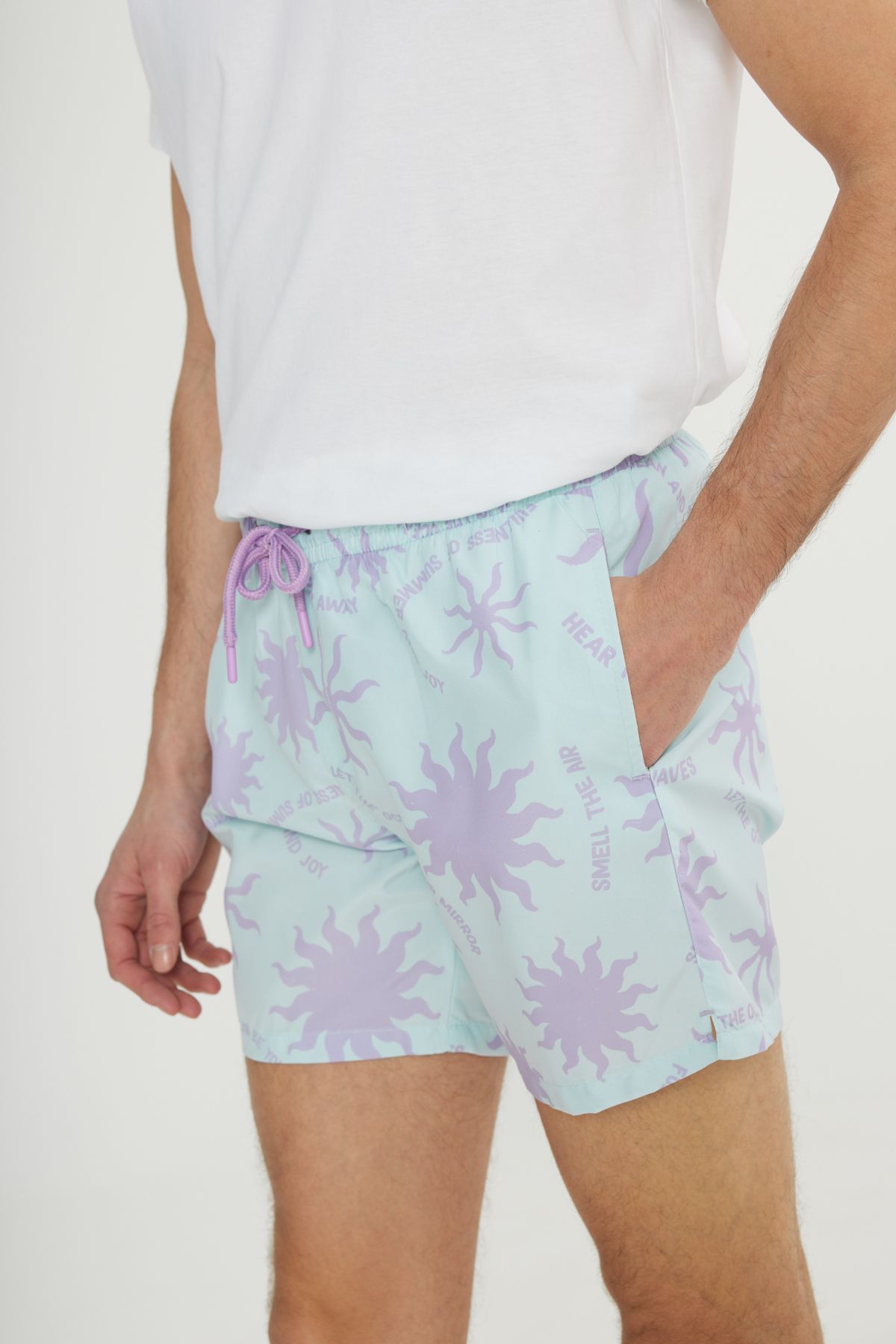 Normal cutting pocket quickly dry patterned swimsuit sea shorts purple