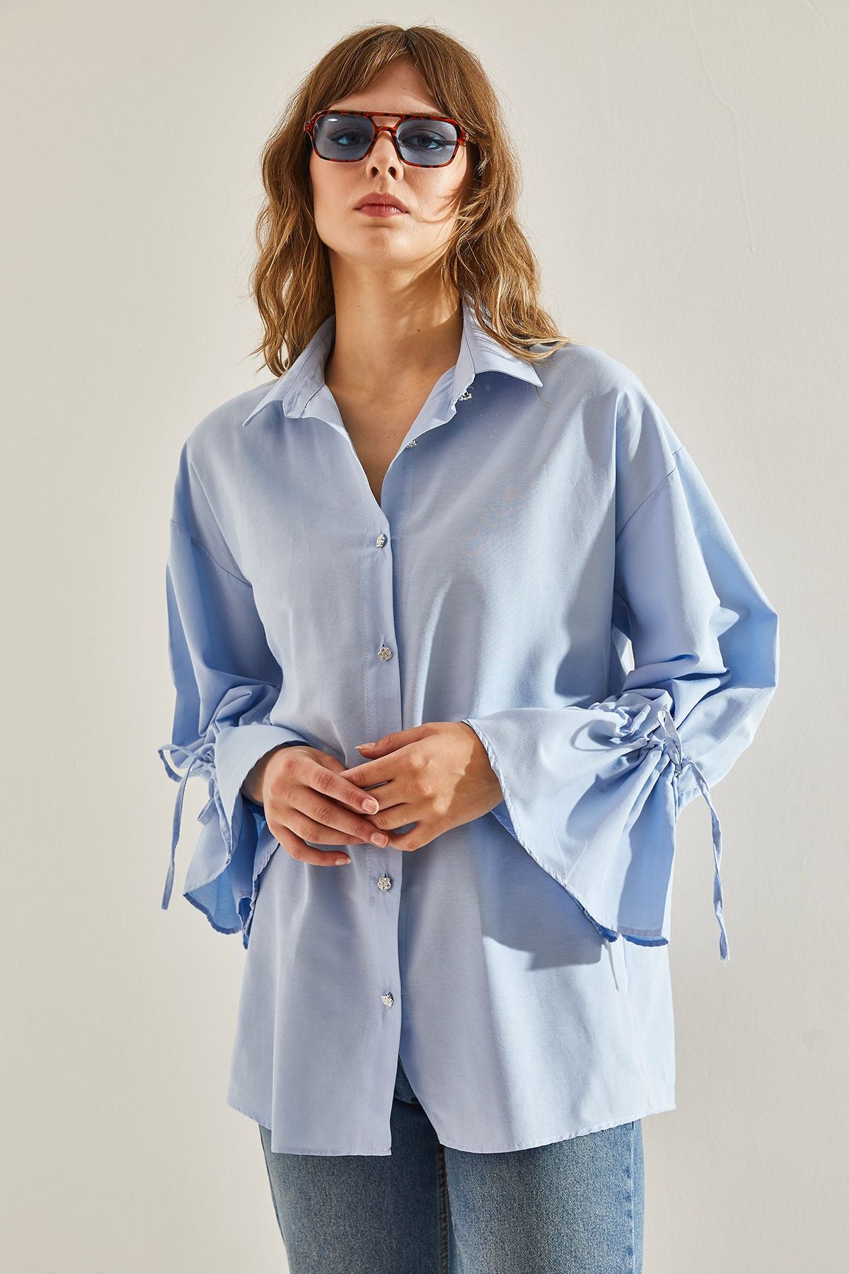 Behind the woman Pilise Pilise Detailed Stone Button Arm Shirred Shirt 60251128