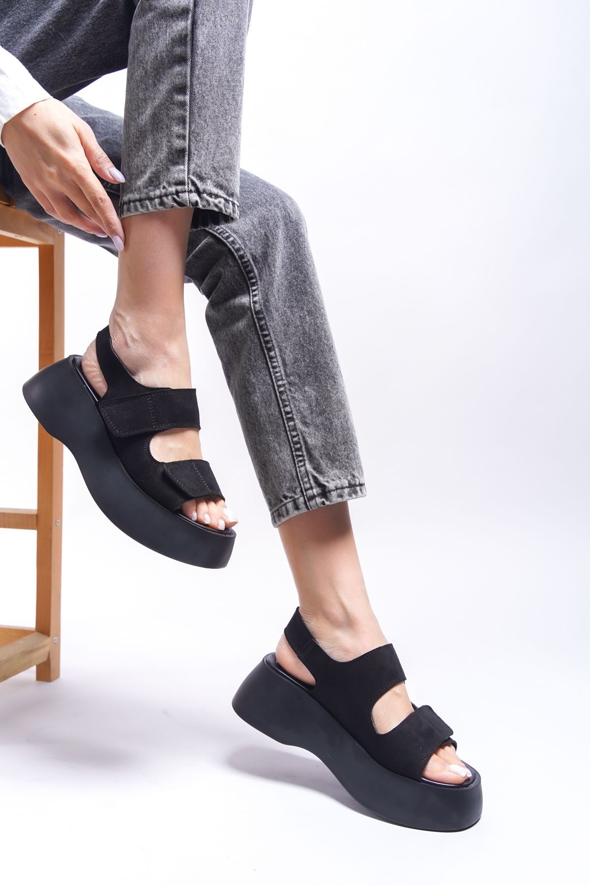 Olnesari Woman Sandals 0012804 Black Suede