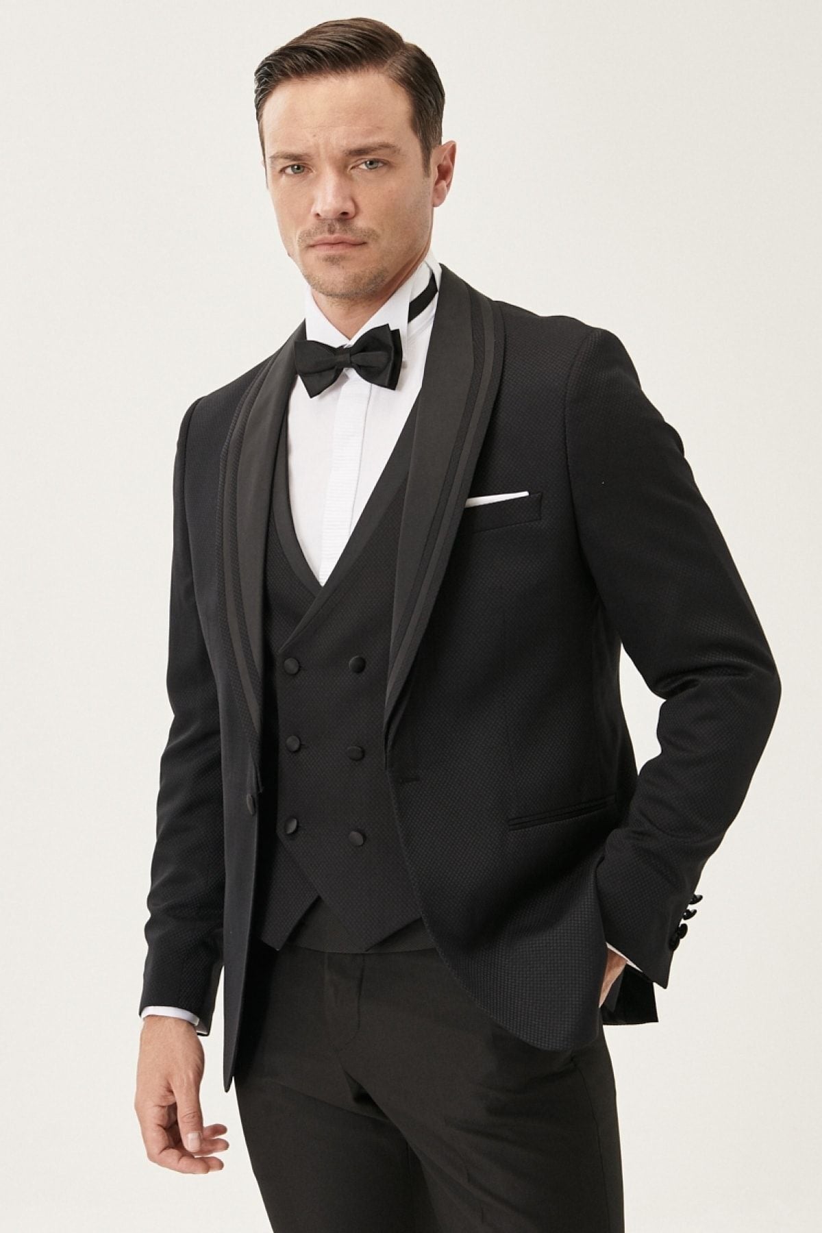 Men's black slim fit tight -cut vest with patterned tuxedo grooming