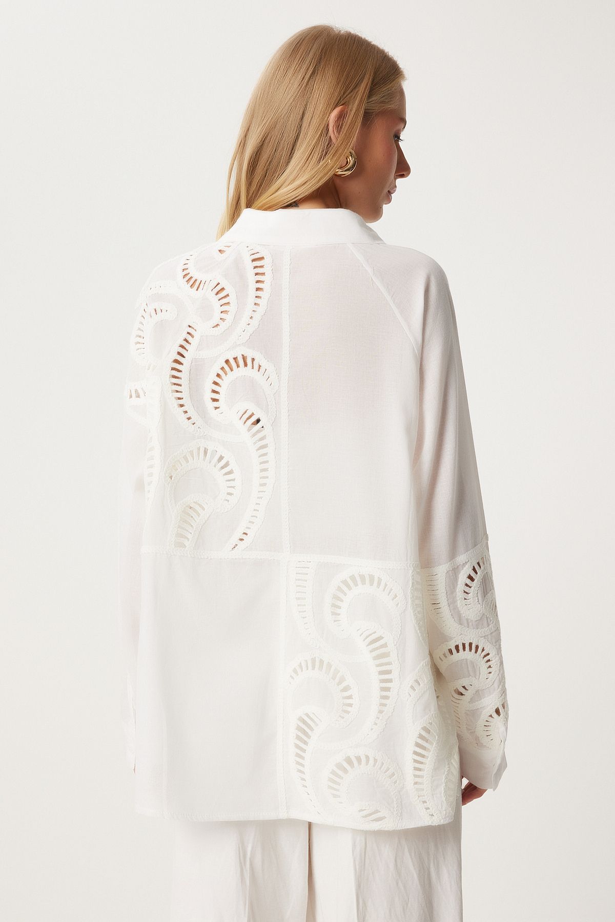 Female Ecru Outlet Lace Embroidered Linen Shirt QS00005