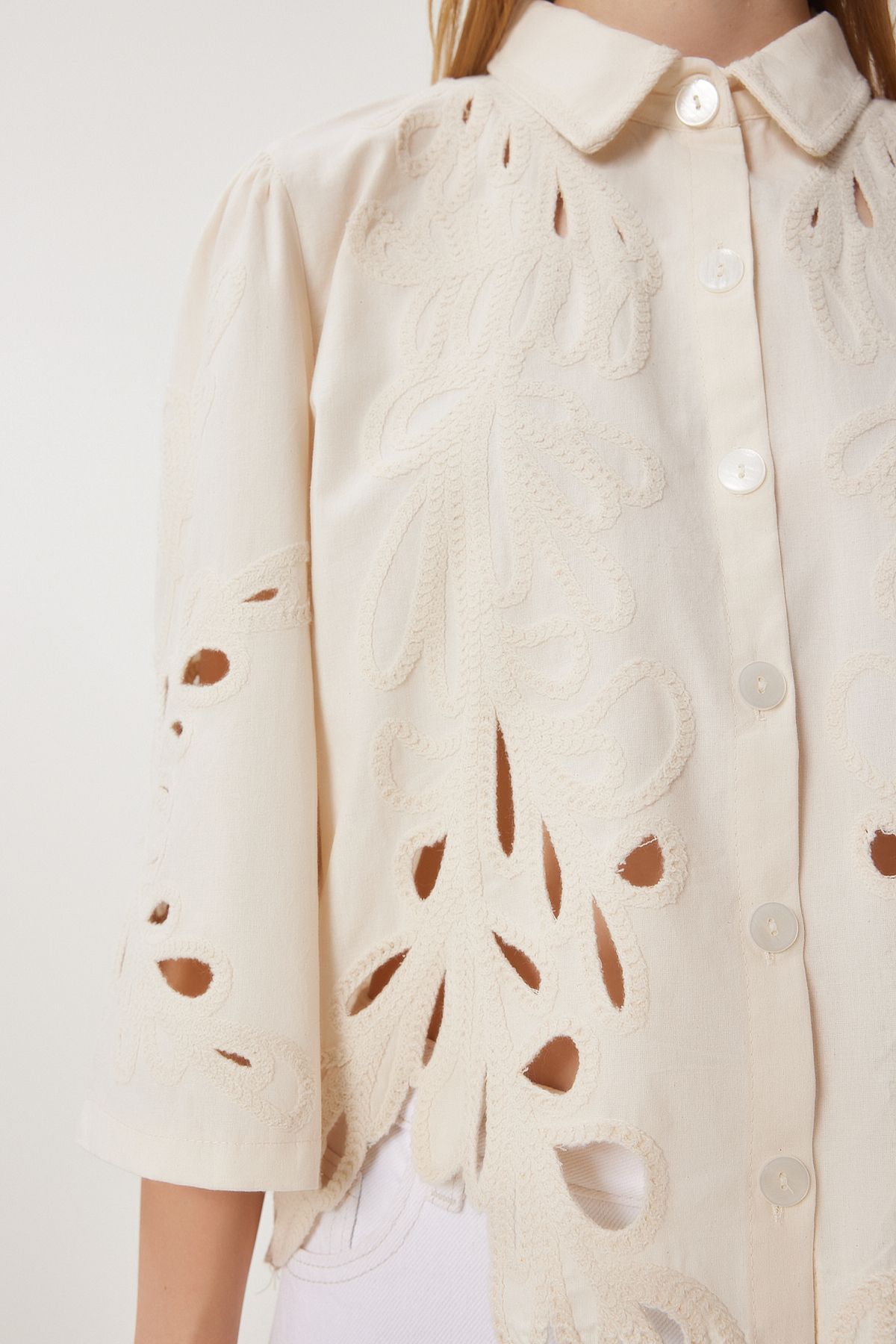 Women's Cream Out -Outluded Lace Embroidered Crop Poplin Shirt QS00010